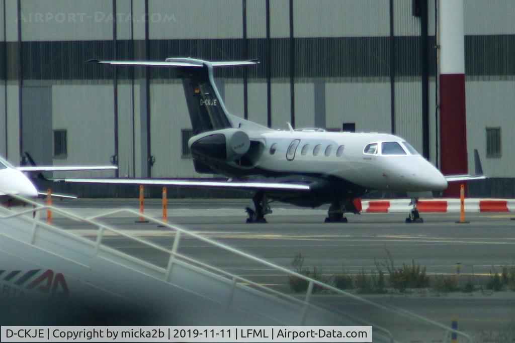 D-CKJE, 2017 Embraer EMB-505 Phenom 300 C/N 50500404, Parked