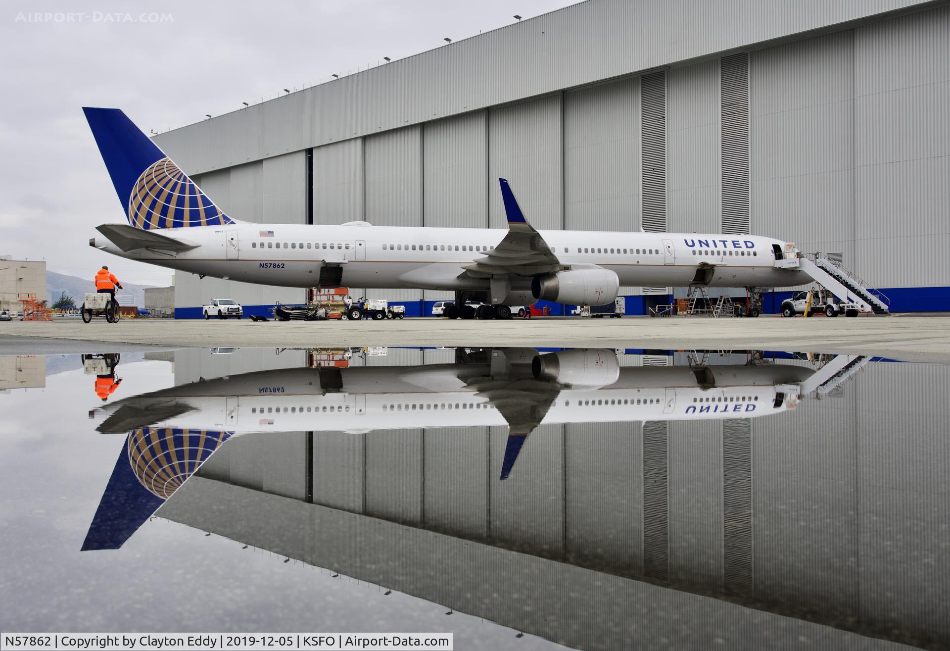 N57862, 2001 Boeing 757-33N C/N 32586, SFO 2019.