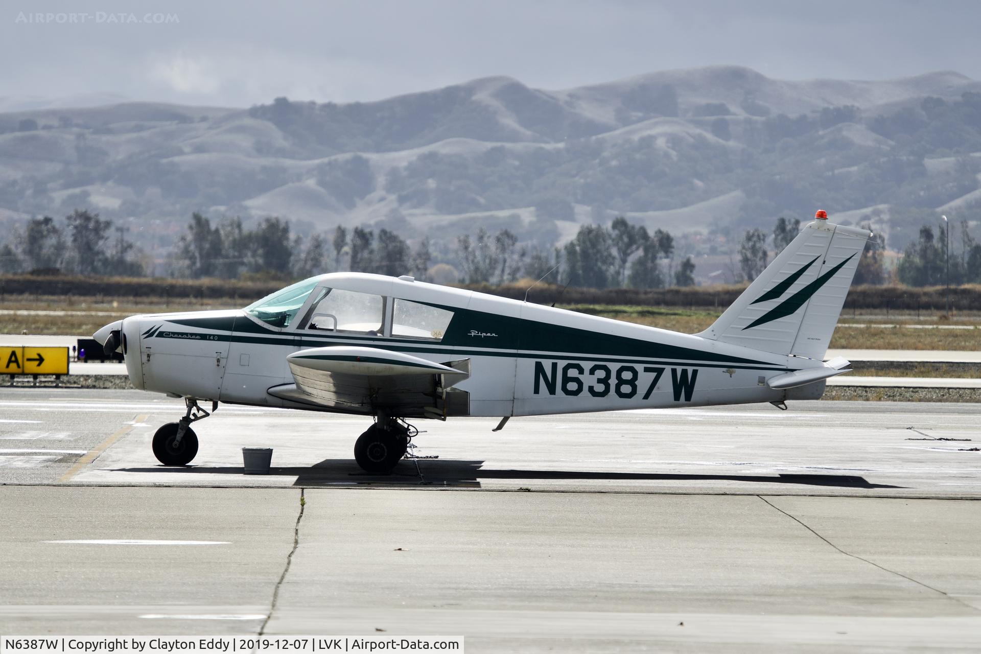 N6387W, 1964 Piper PA-28-140 C/N 28-20452, Livermore Airport California 2019.