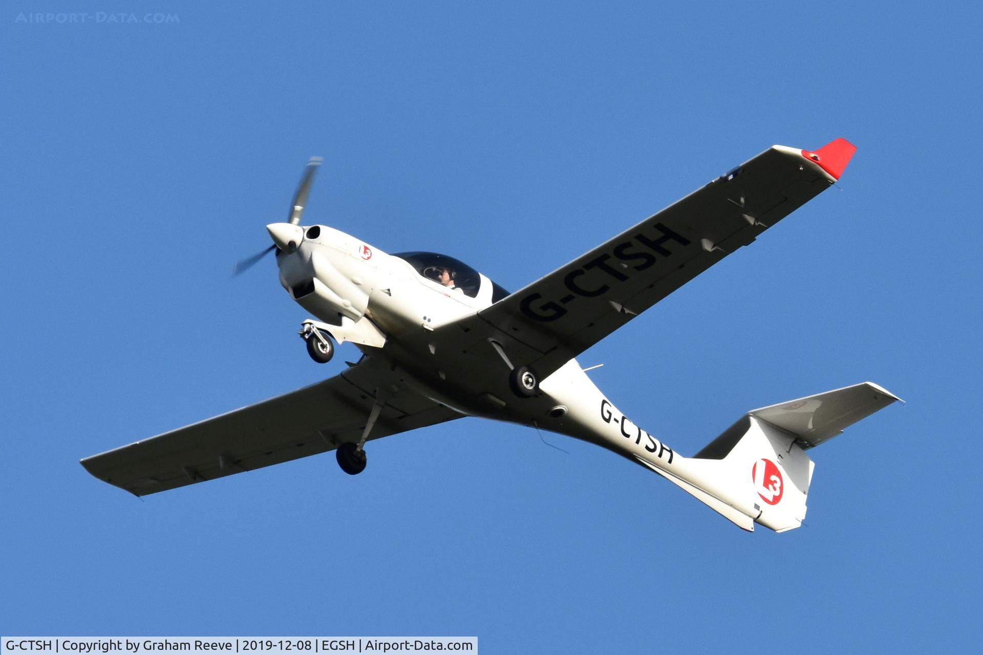 G-CTSH, 2016 Diamond DA-40NG Diamond Star Diamond Star C/N 40.N310, On approach to Norwich.