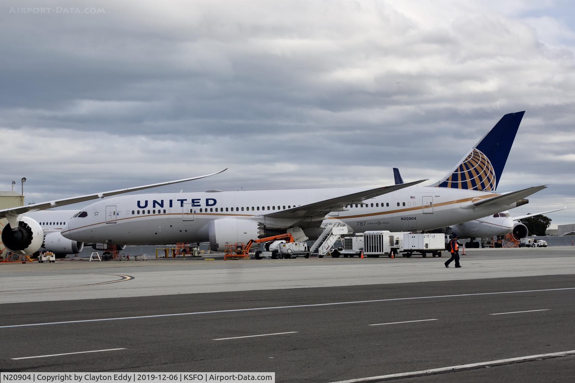 N20904, 2012 Boeing 787-8 Dreamliner C/N 34824, SFO 2019.
