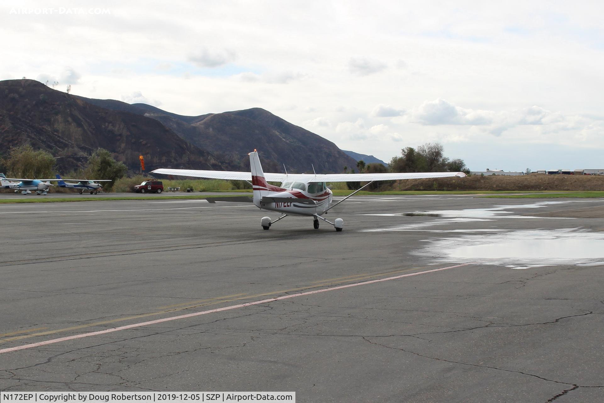 N172EP, 1976 Cessna 172N C/N 17267932, 1976 Cessna 172N SKYHAWK II, Lycoming O-360-H2AD 160 Hp, taxi to Rwy 04