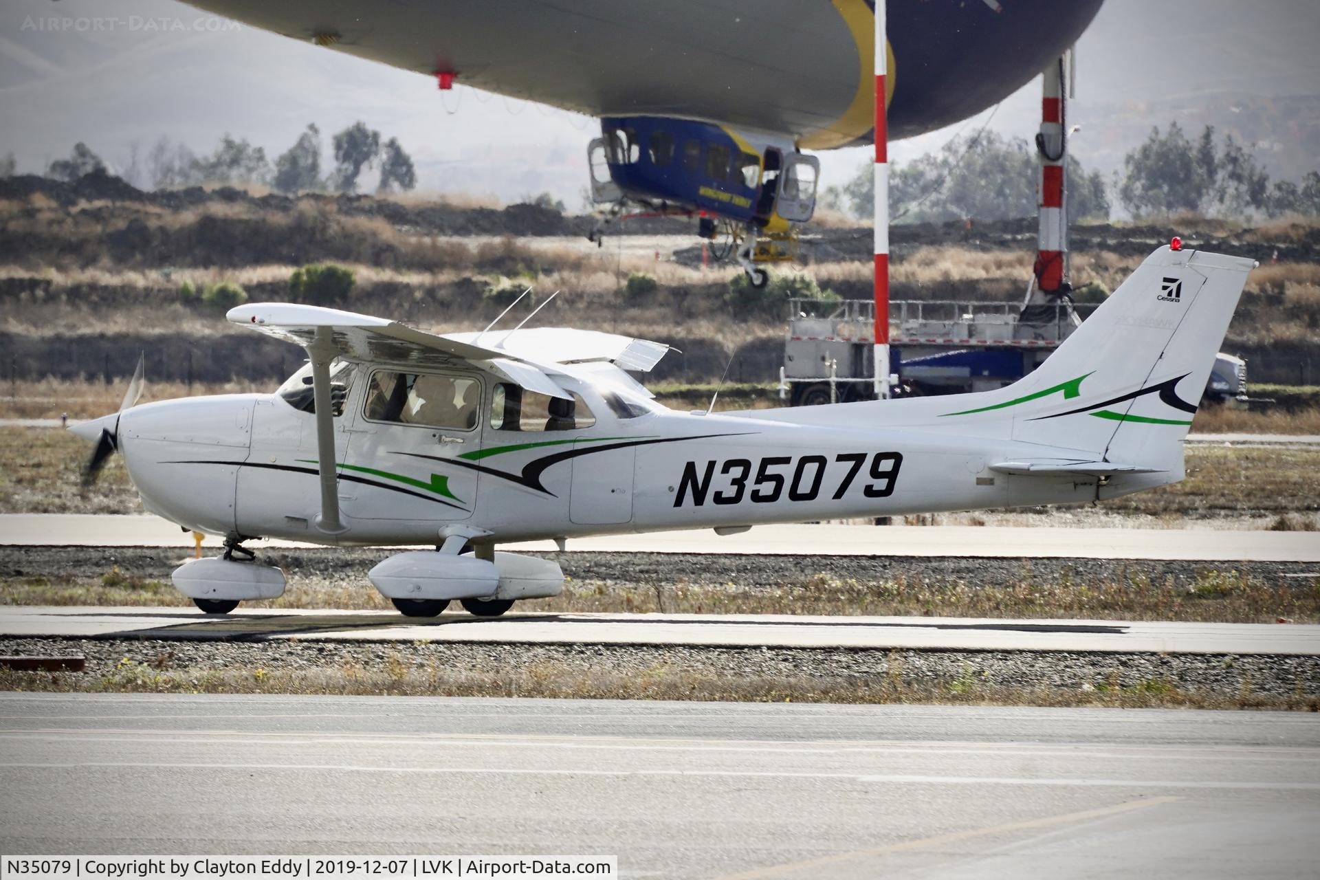 N35079, 2001 Cessna 172R C/N 17281061, Livermore airport California 2019.