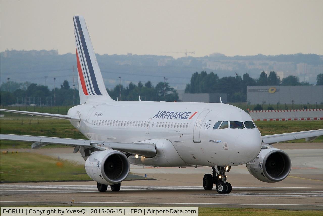 F-GRHJ, 2000 Airbus A319-111 C/N 1176, Airbus A319-111, Lining up rwy 08, Paris-Orly airport (LFPO-ORY)