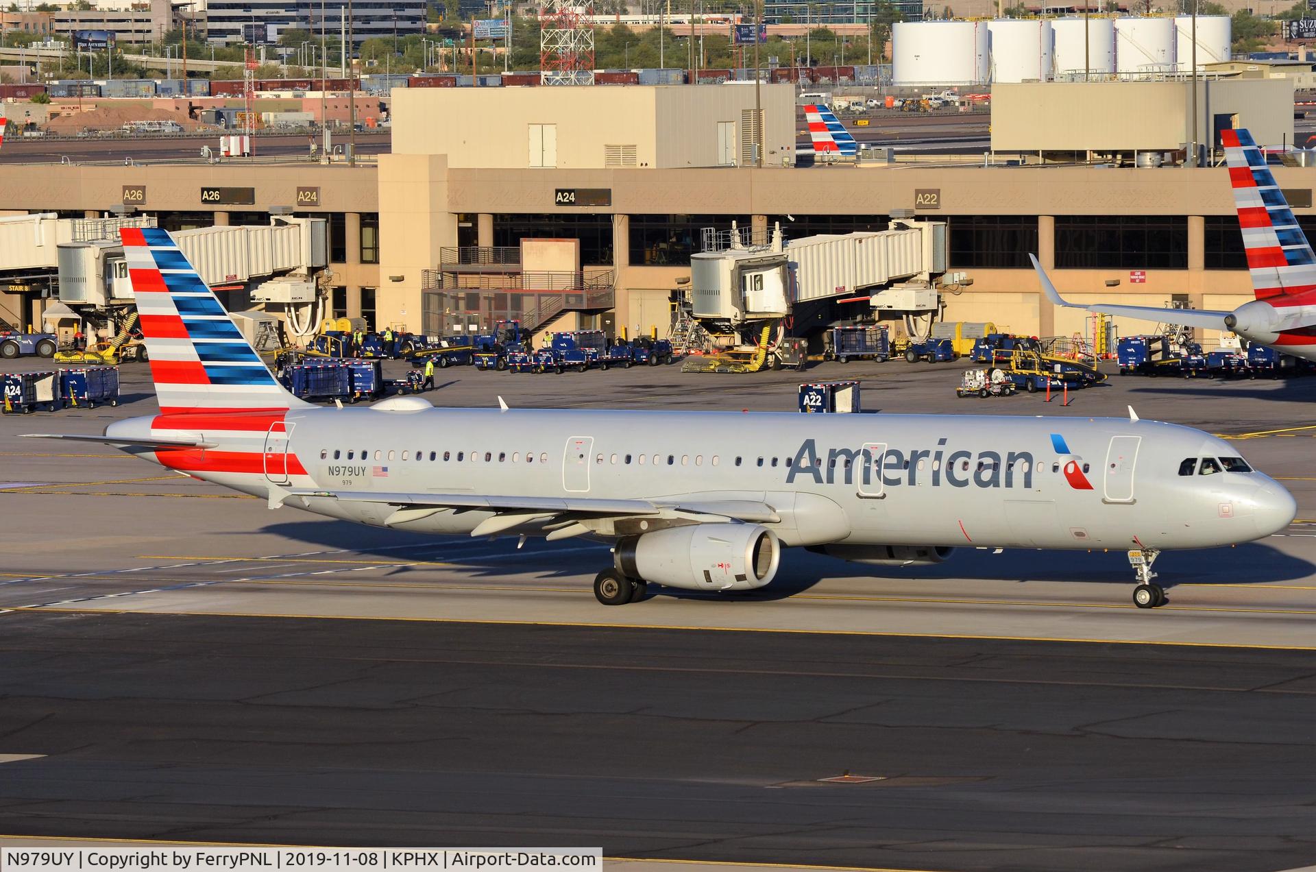 N979UY, 2013 Airbus A321-231 C/N 5763, American A321 departing