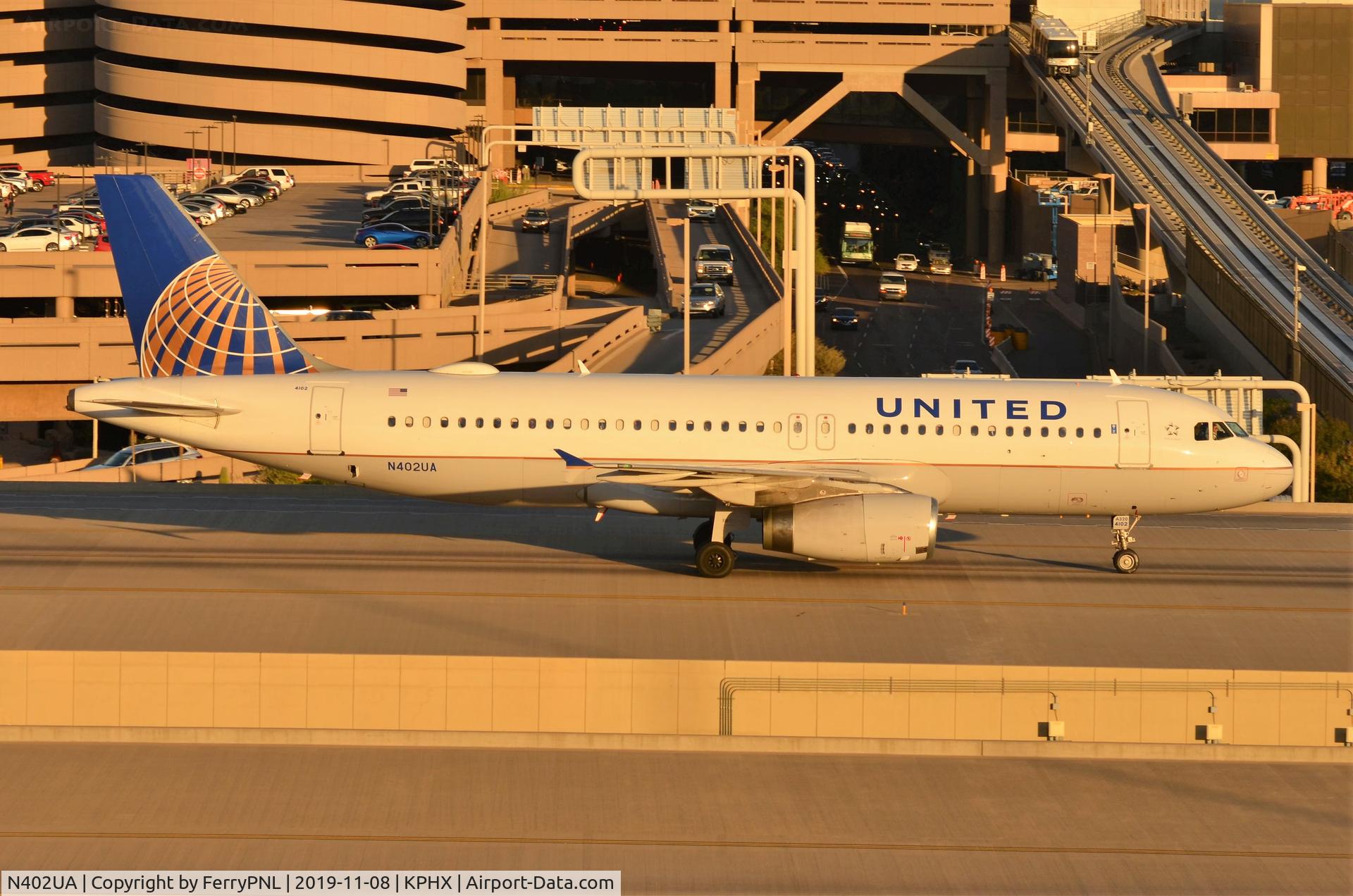 N402UA, 1993 Airbus A320-232 C/N 439, United arriving during sunset in PHX
