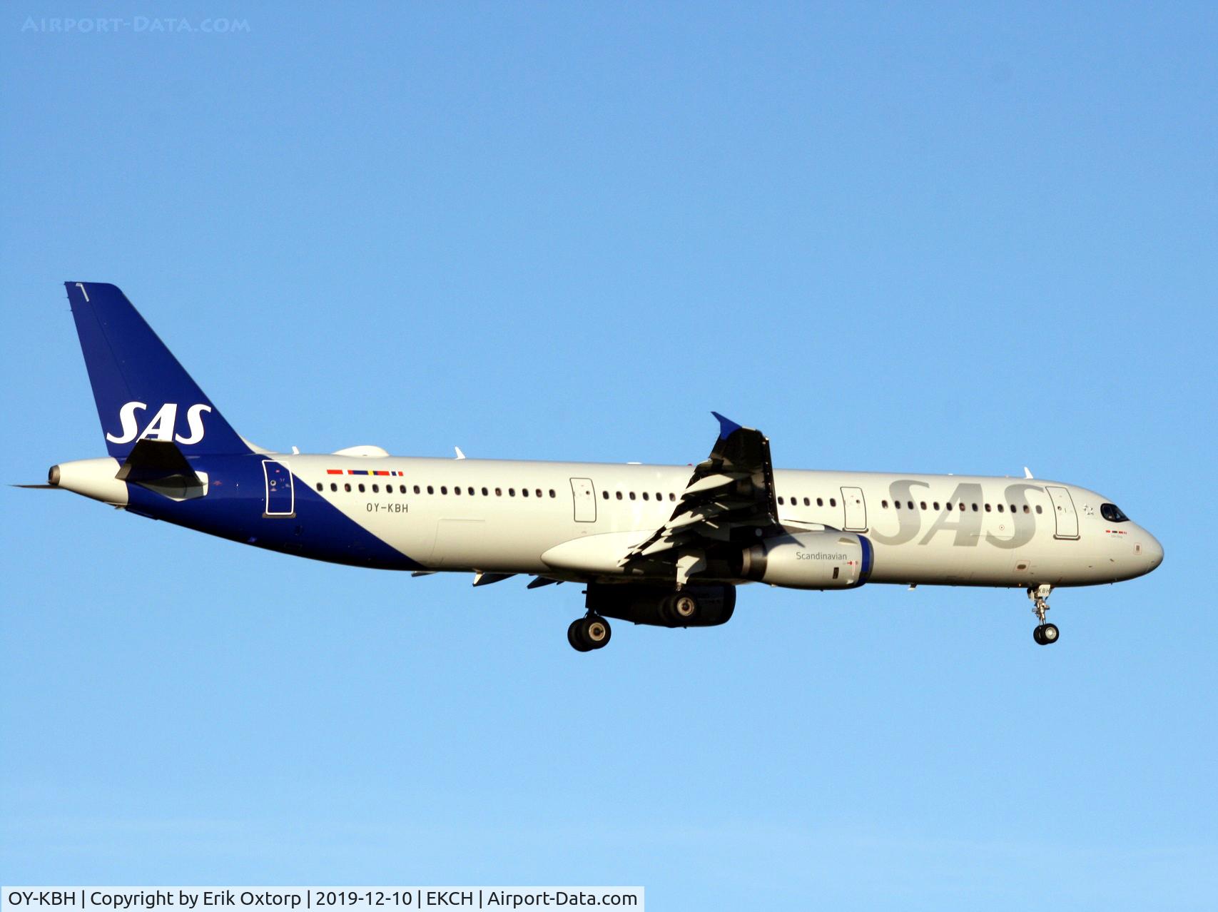 OY-KBH, 2002 Airbus A321-232 C/N 1675, OY-KBH in the new SAS design landing rw 04L