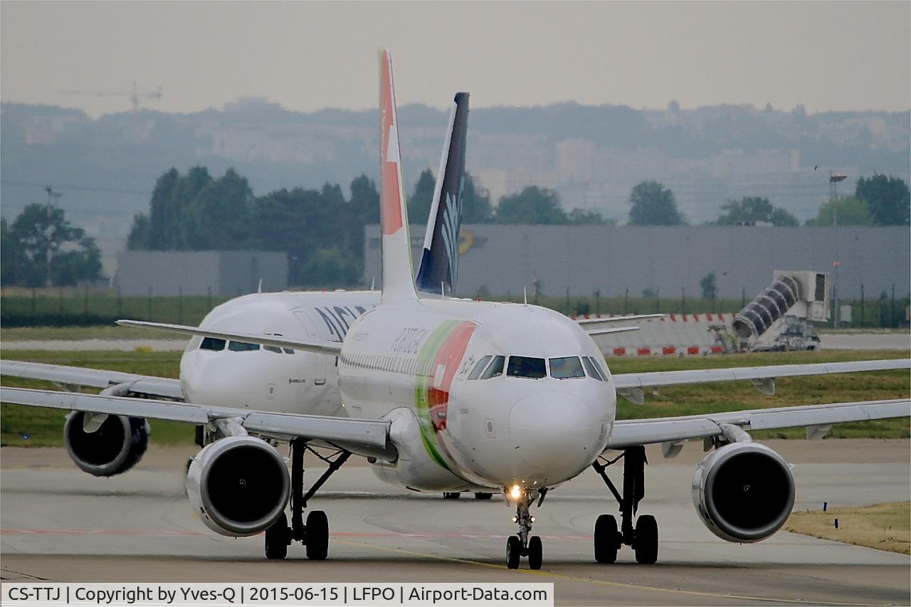 CS-TTJ, 1999 Airbus A319-111 C/N 979, Airbus A319-111, Taxiing to rwy 08, Paris-Orly airport (LFPO-ORY)