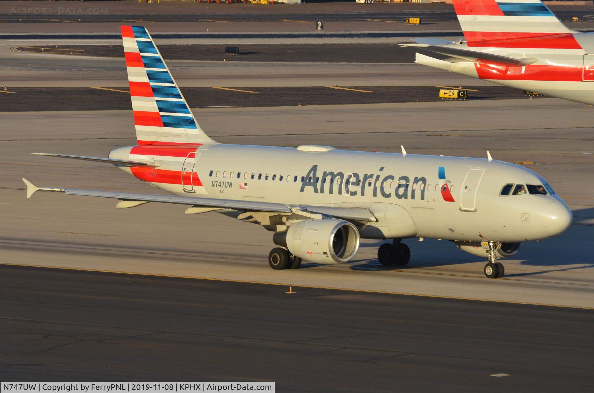 N747UW, 2000 Airbus A319-112 C/N 1301, Departing American A319