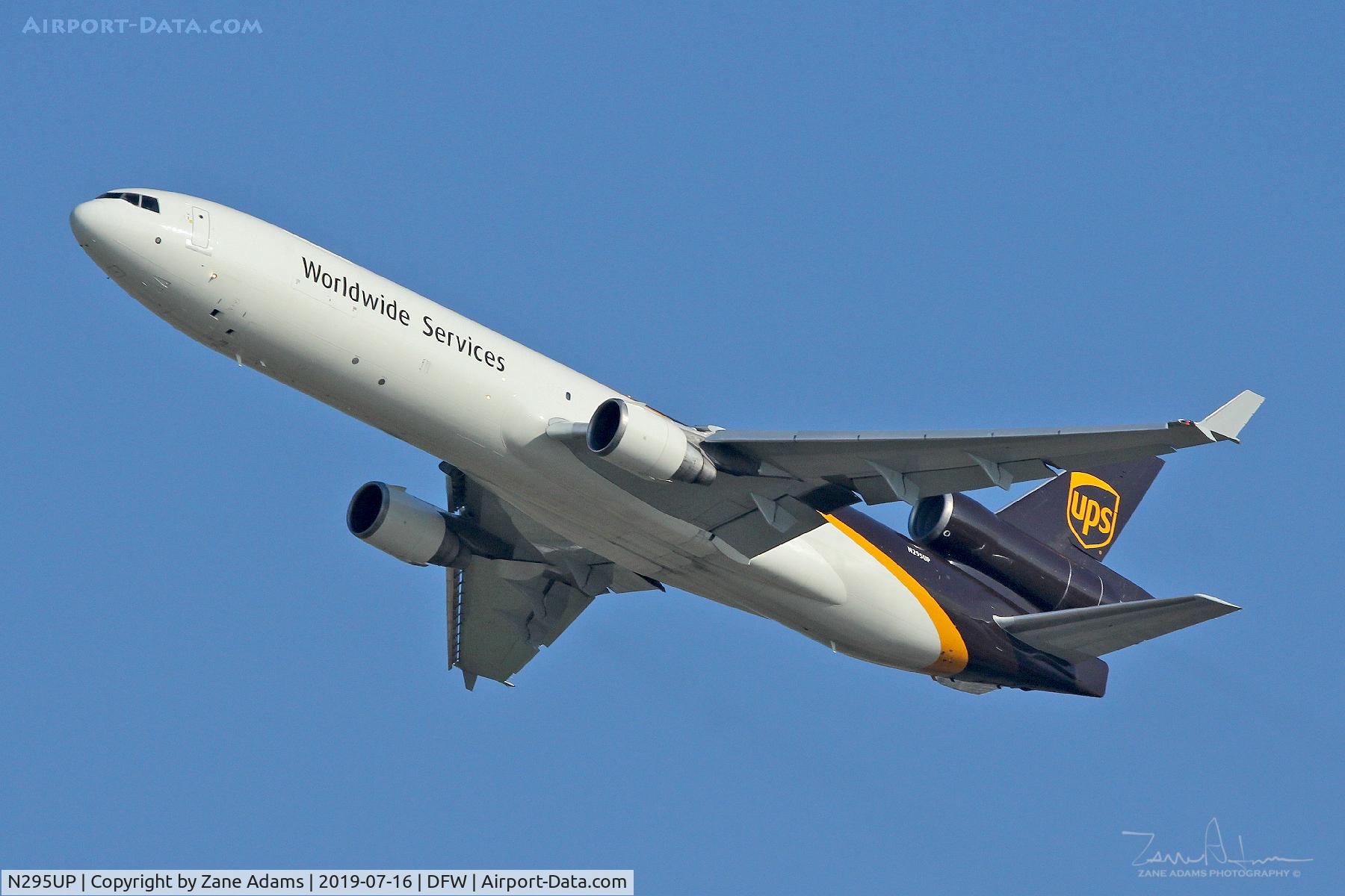 N295UP, 1992 McDonnell Douglas MD-11 C/N 48475, Departing DFW Airport