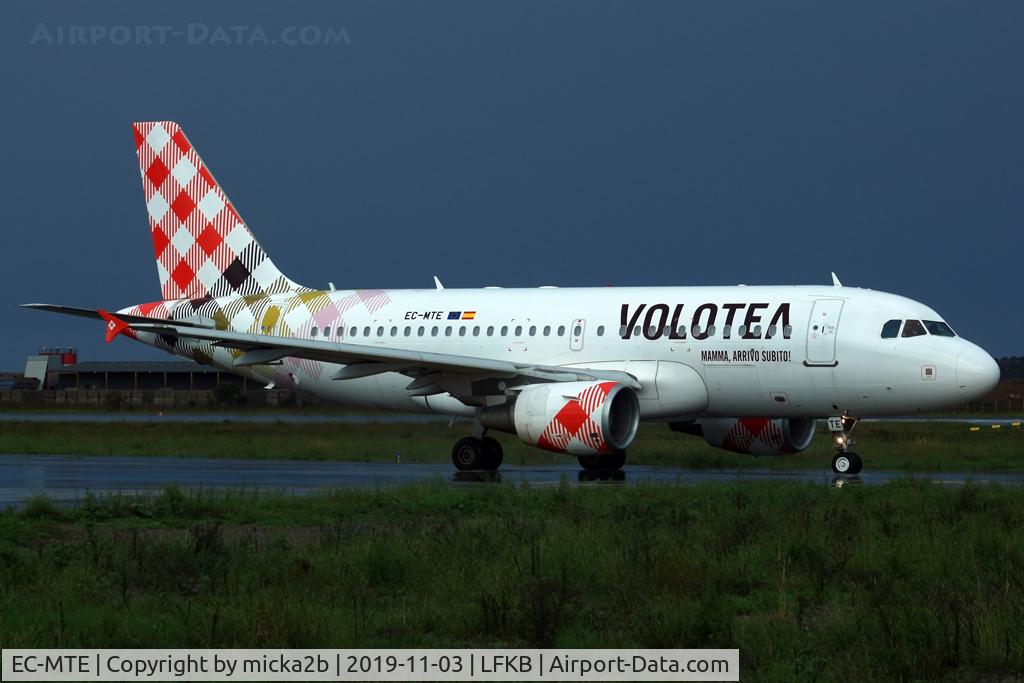 EC-MTE, 2004 Airbus A319-111 C/N 2332, Taxiing