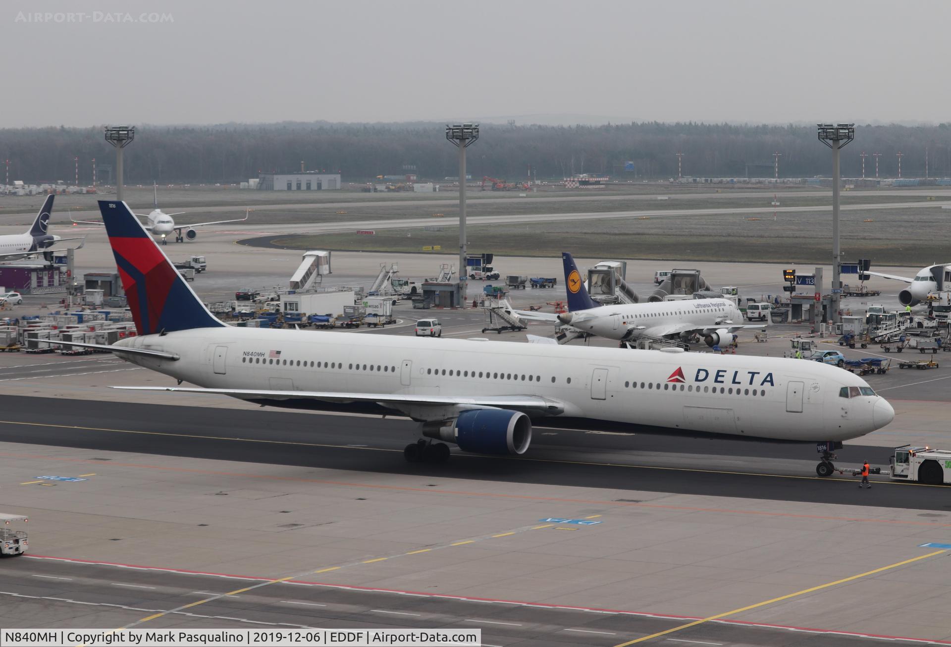 N840MH, 2001 Boeing 767-432/ER C/N 29718, Boeing 767-432/ER