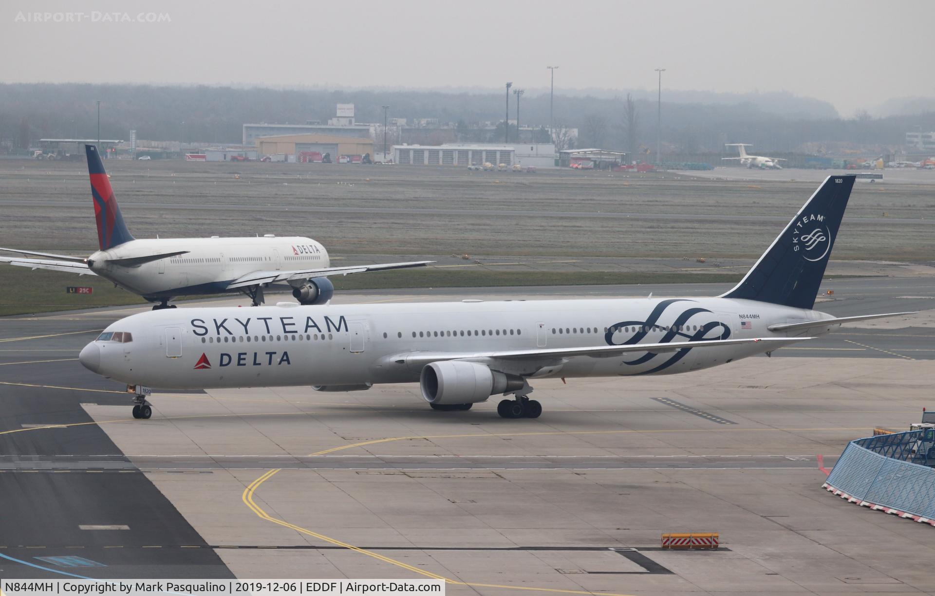 N844MH, 2002 Boeing 767-432/ER C/N 29717, Boeing 767-432/ER