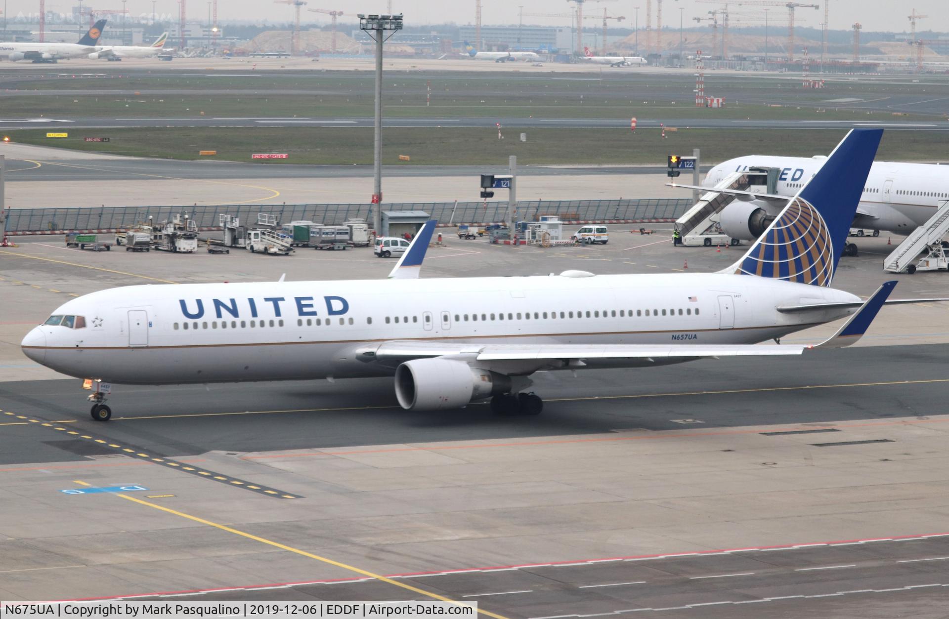 N675UA, 2000 Boeing 767-322 C/N 29243, Boeing 767-322