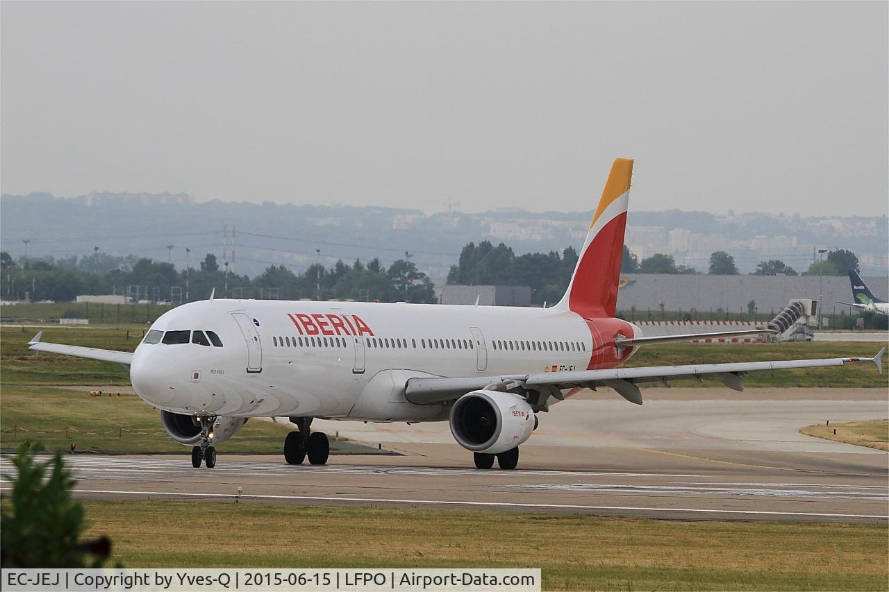 EC-JEJ, 2005 Airbus A321-211 C/N 2381, Airbus A321-211, Lining up rwy 08, Paris-Orly airport (LFPO-ORY)