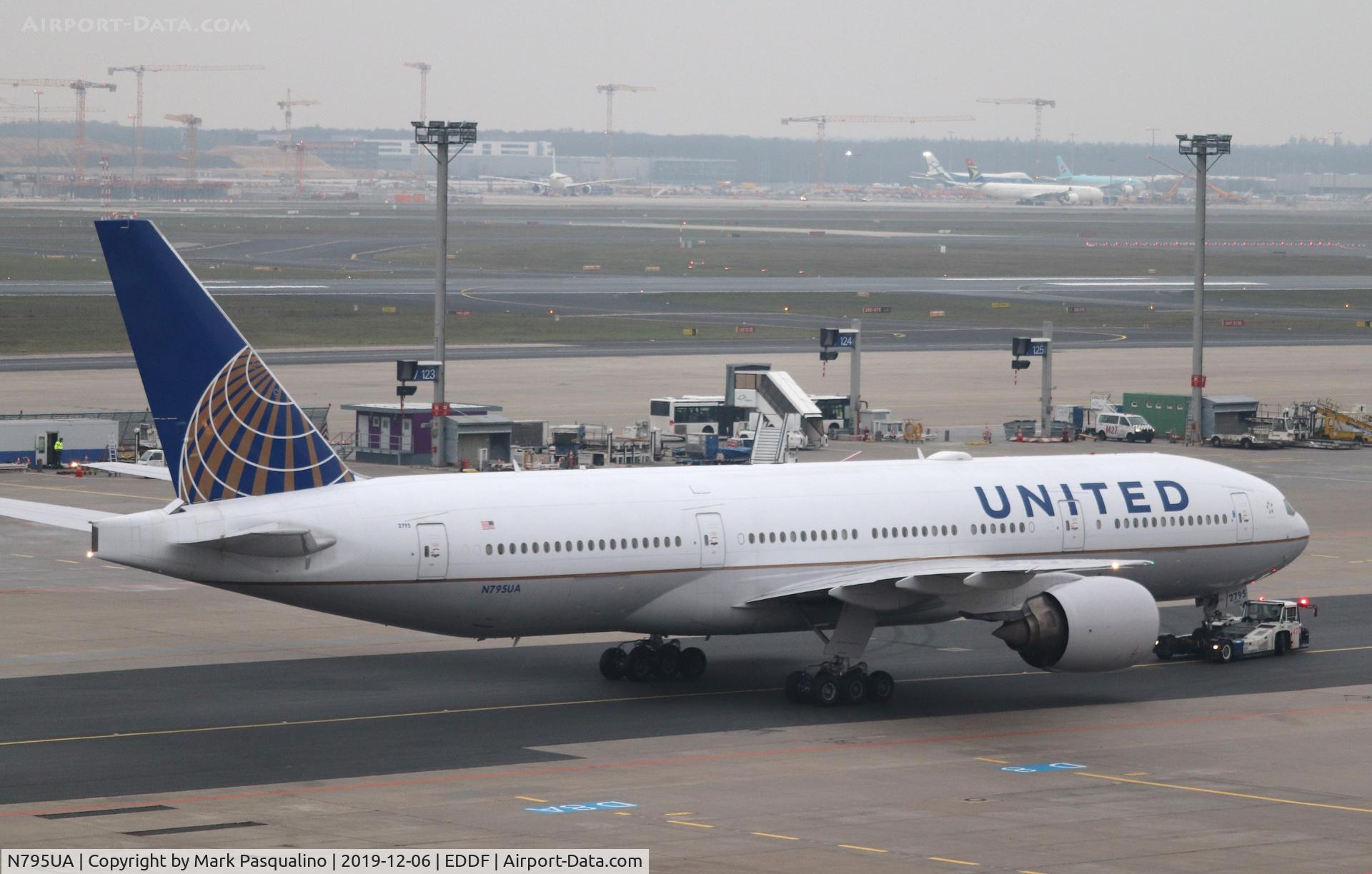 N795UA, 1997 Boeing 777-222 C/N 26927, Boeing 777-222