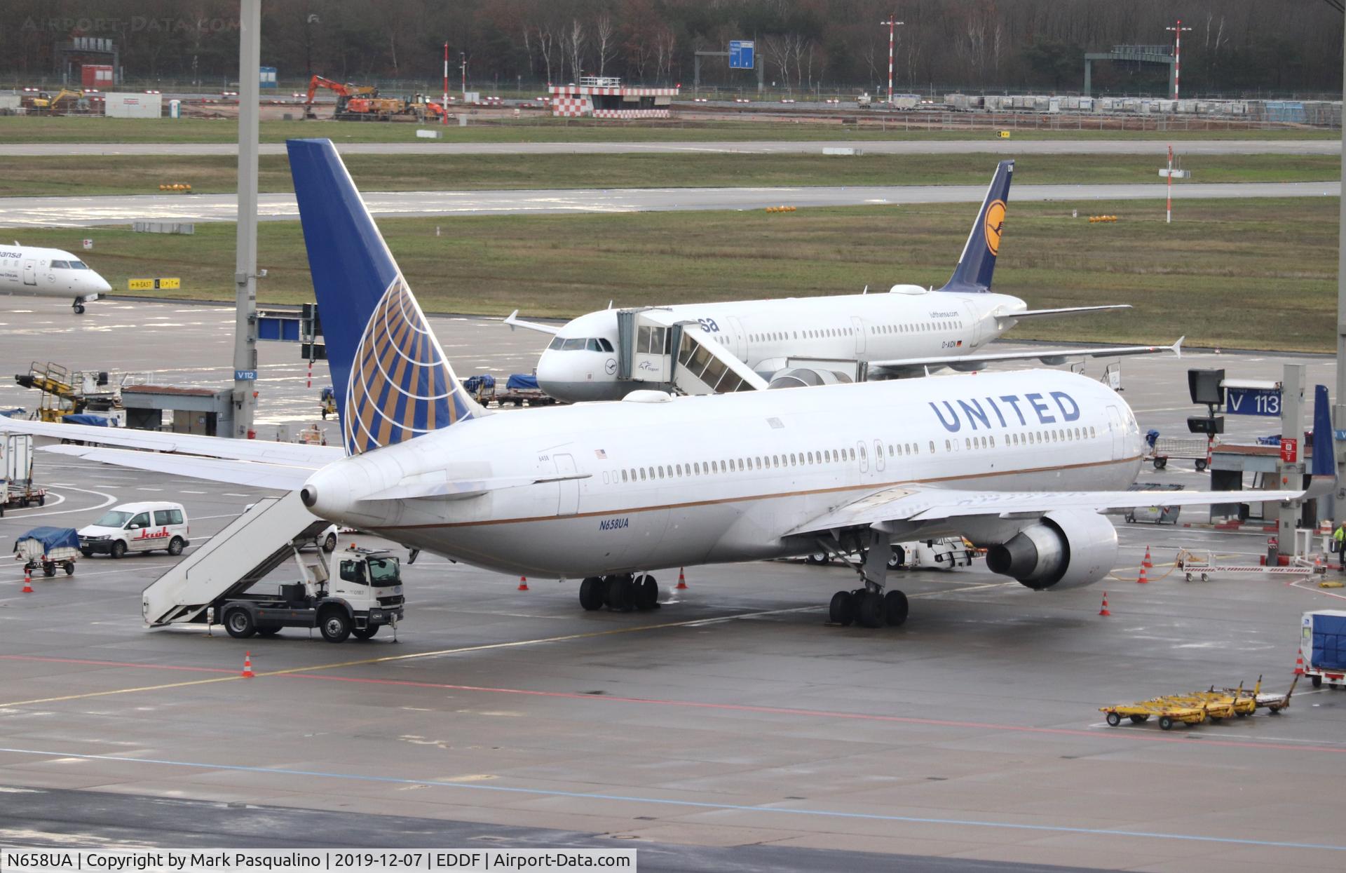 N658UA, 1993 Boeing 767-322 C/N 27113, Boeing 767-322