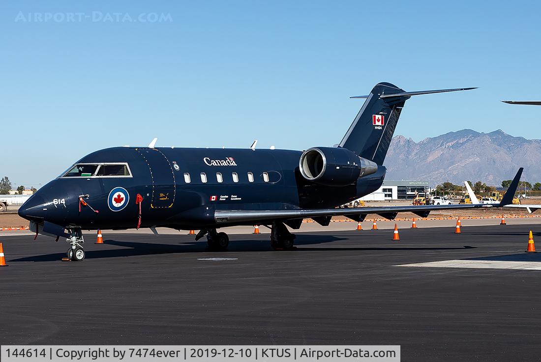 144614, 1986 Canadair CC-144B Challenger (601/CL-600-2A12) C/N 3036, Sitting on the ramp at Tucson International