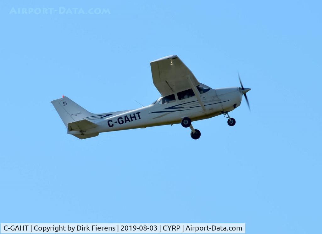 C-GAHT, 2007 Cessna 172S C/N 172S10459, Departing airport