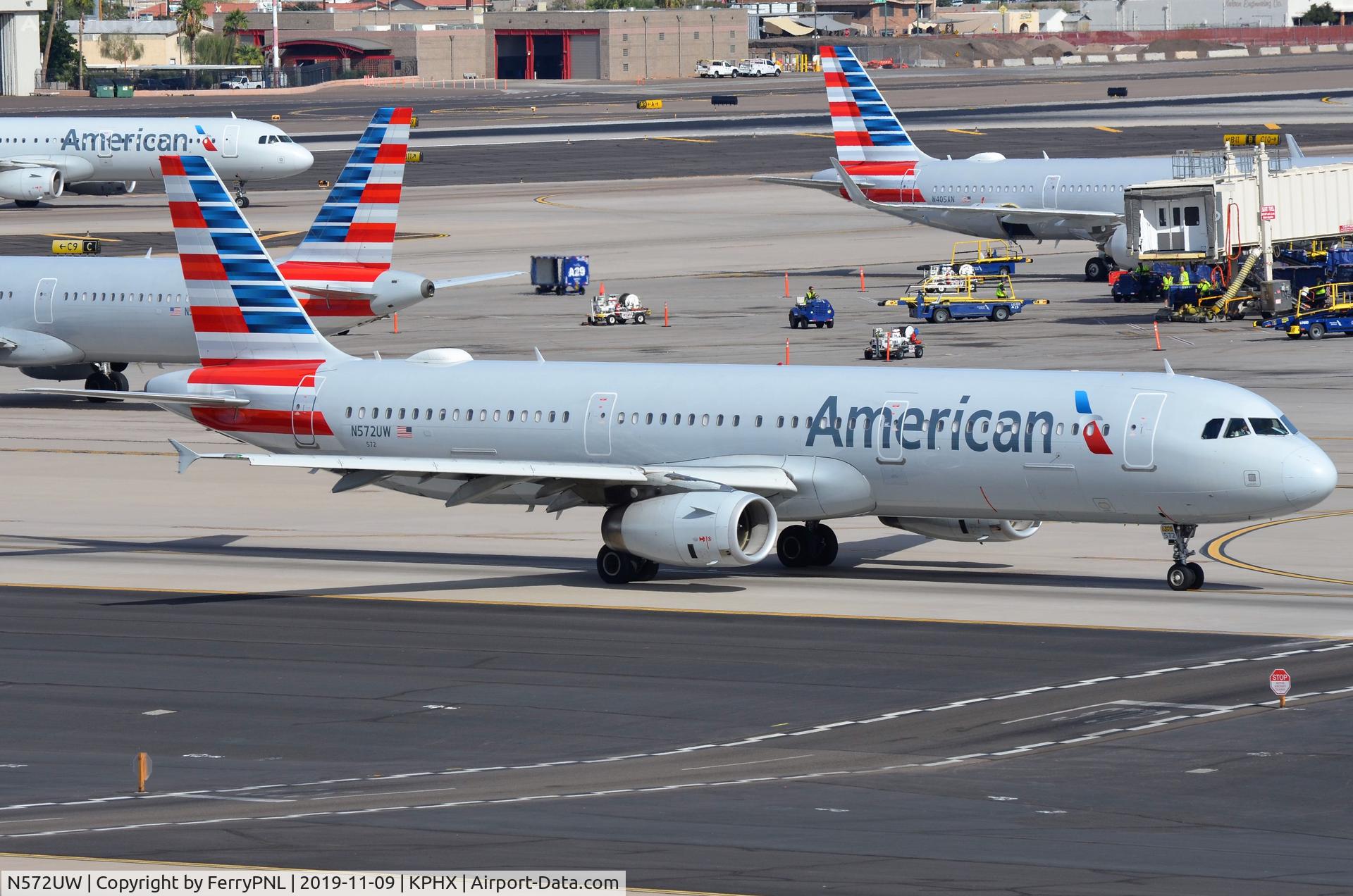 N572UW, 2013 Airbus A321-231 C/N 5899, American A321 taxying