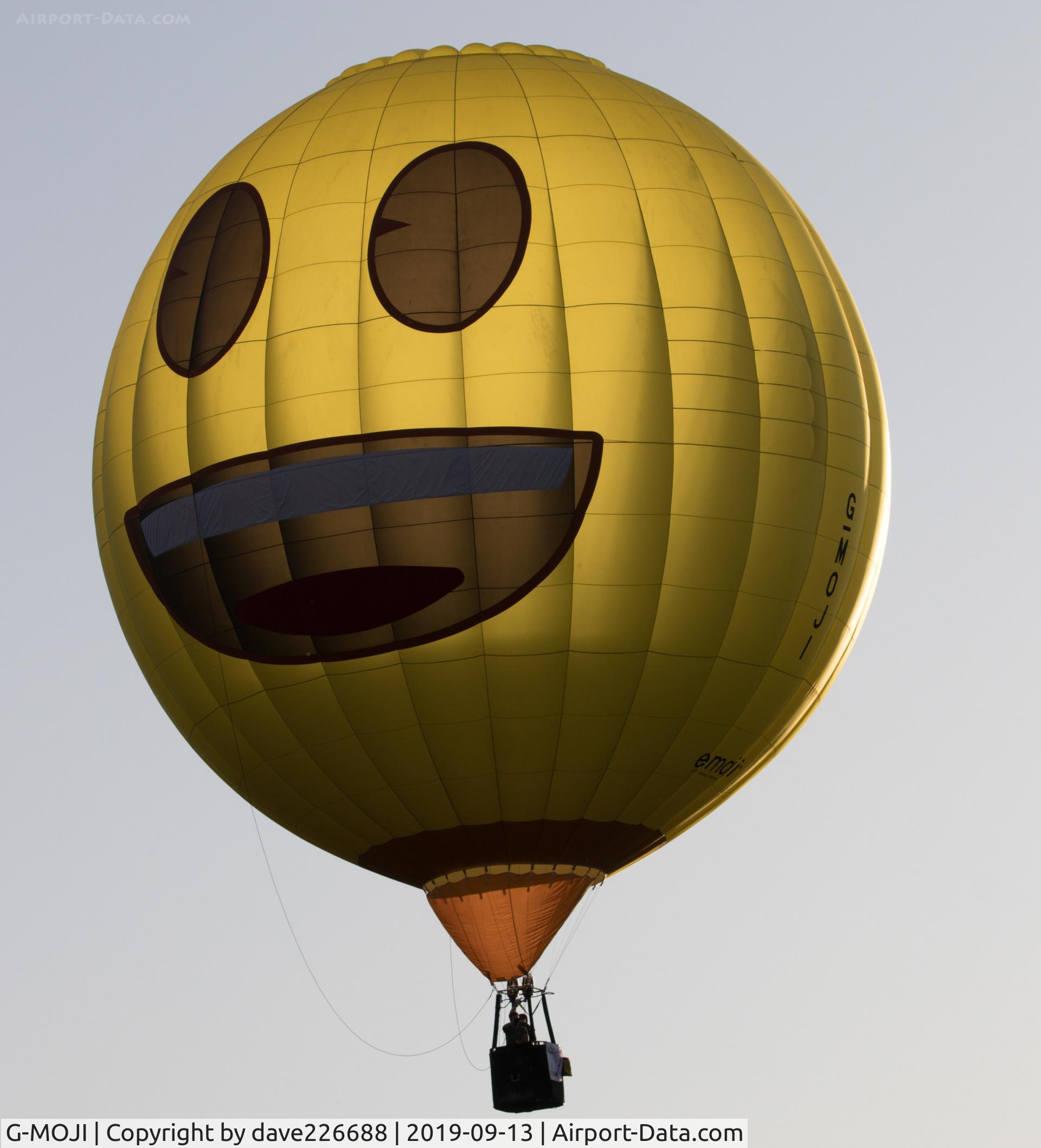 G-MOJI, 2018 Lindstrand LTL Series Special Sphere C/N 069, G MOJI at the 2019 Longleat Skysafari
