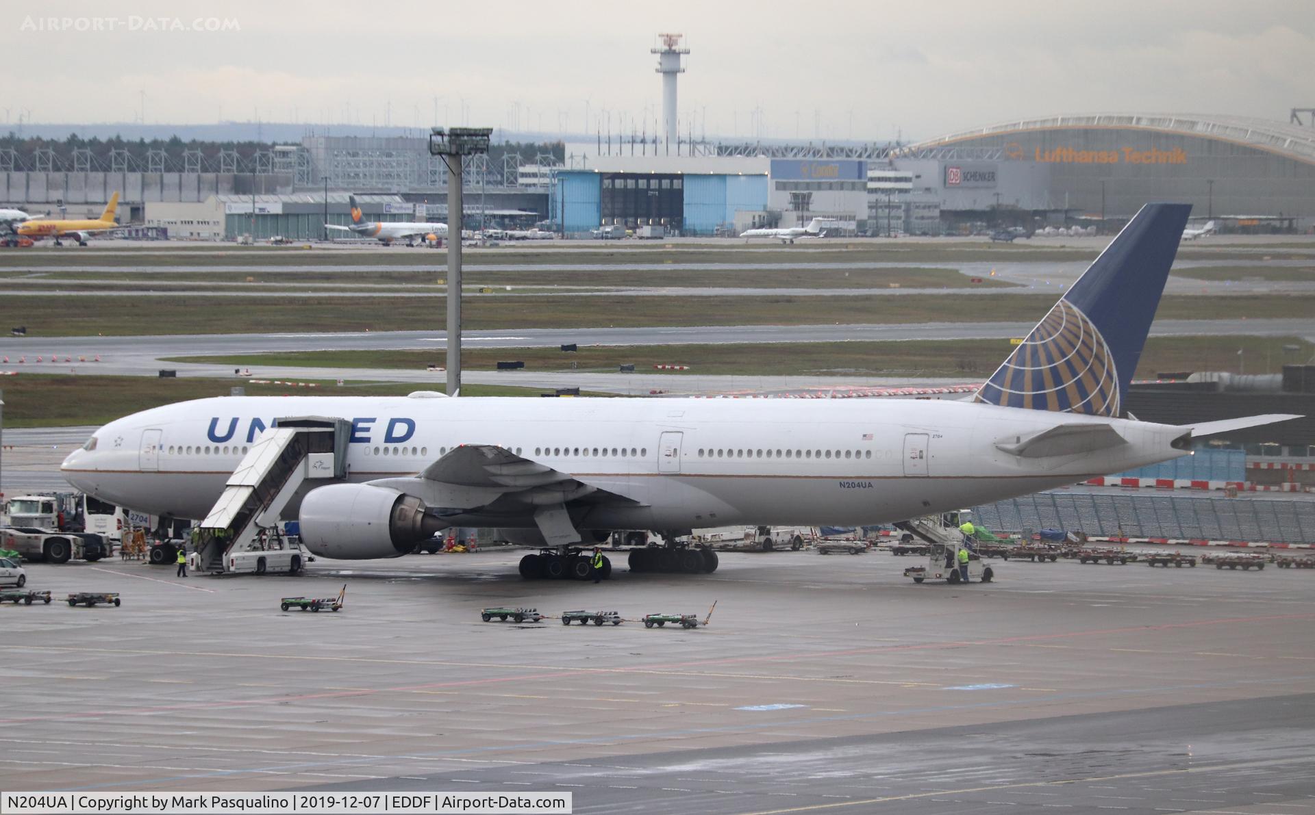N204UA, 1999 Boeing 777-222/ER C/N 28713, Boeing 777-222
