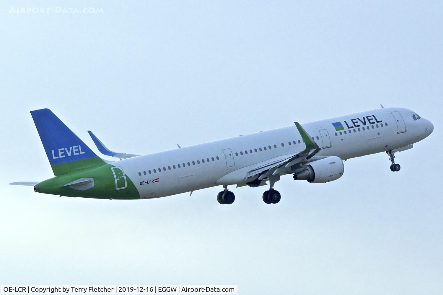 OE-LCR, 2015 Airbus A321-211 C/N 6719, At Luton