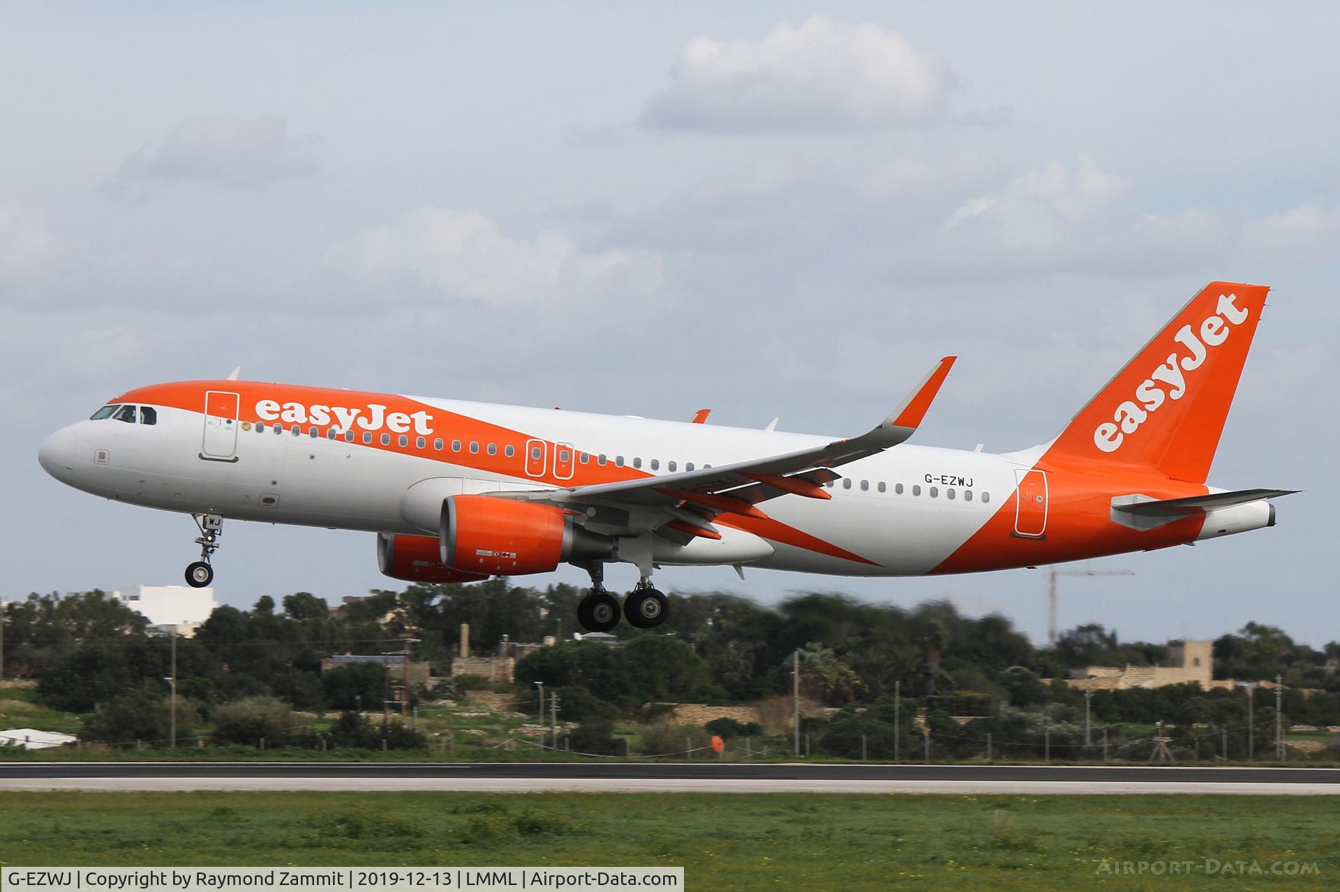 G-EZWJ, 2013 Airbus A320-214 C/N 5638, A320 G-EZWJ Easyjet