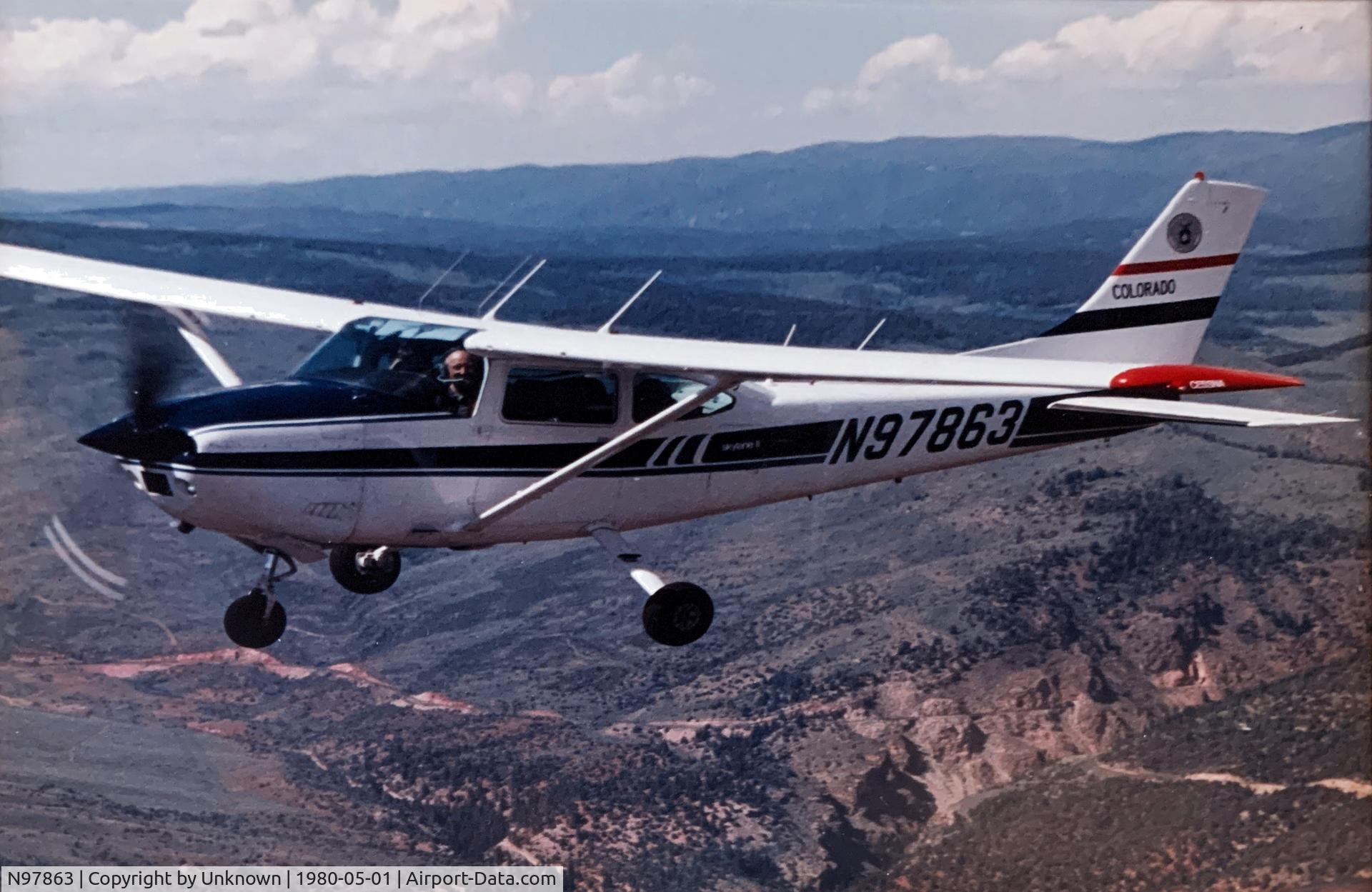 N97863, 1979 Cessna 182Q Skylane C/N 18267229, Flight near the Grand Valley in Colorado about 1980 when the aircraft was a Civil Air Patrol aircraft, Pilot Wells Sheppard Hobgood