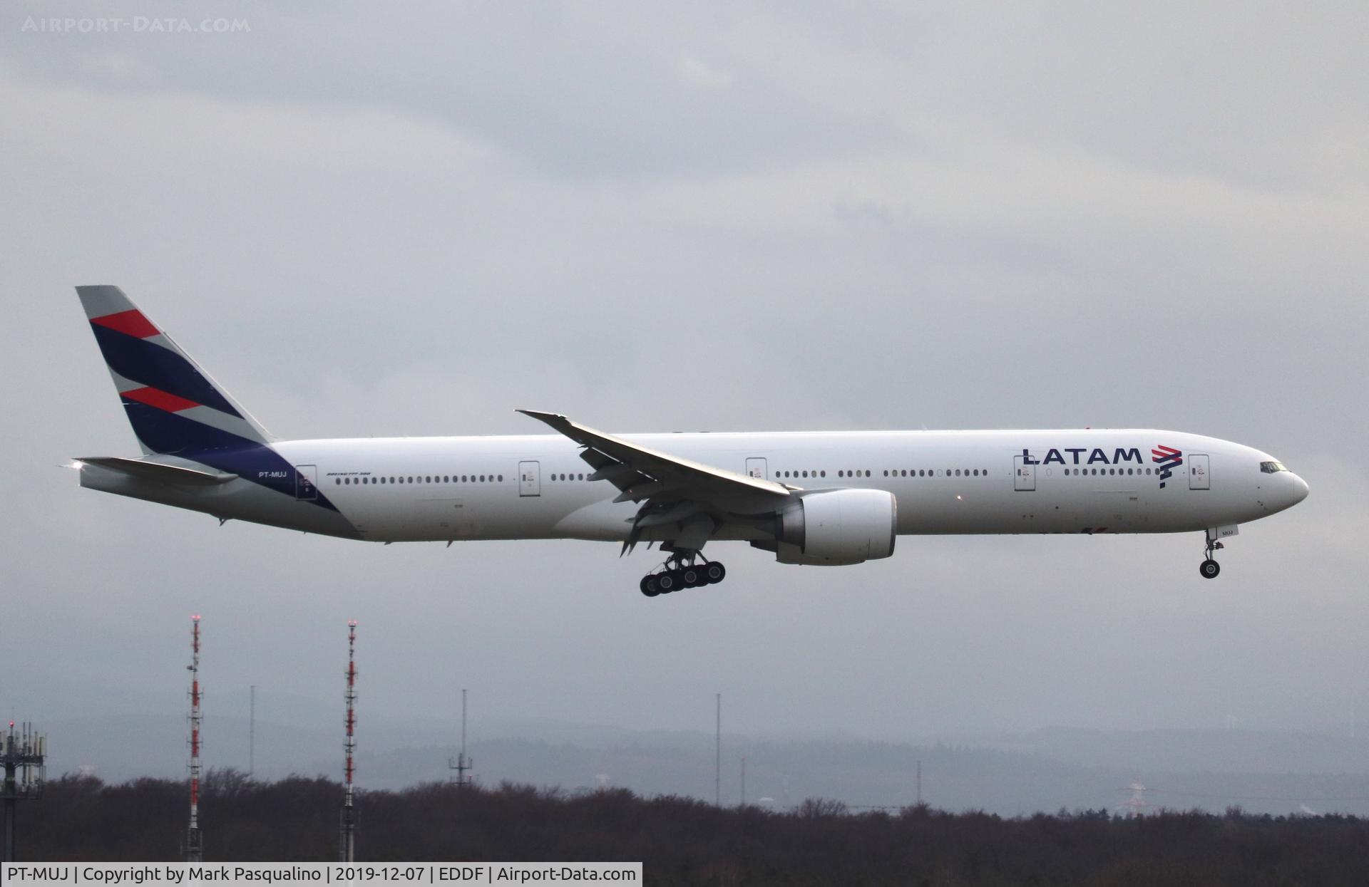PT-MUJ, 2013 Boeing 777-32W/ER C/N 40588, Boeing 777-32W/ER