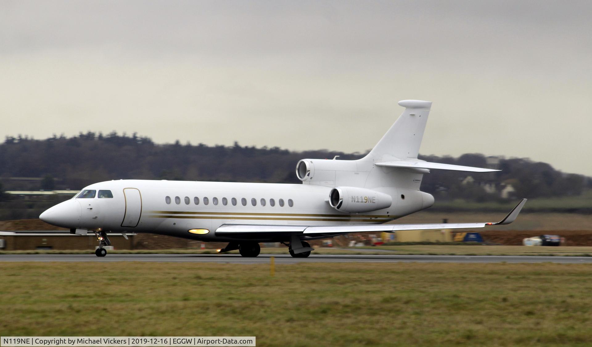 N119NE, 2009 Dassault Falcon 7X C/N 79, Departing LTN