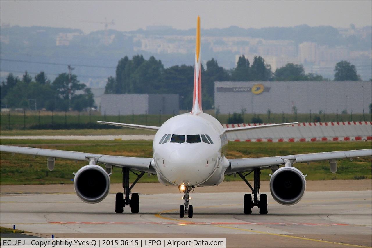 EC-JEJ, 2005 Airbus A321-211 C/N 2381, Airbus A321-211, Holding point rwy 08, Paris-Orly airport (LFPO-ORY)