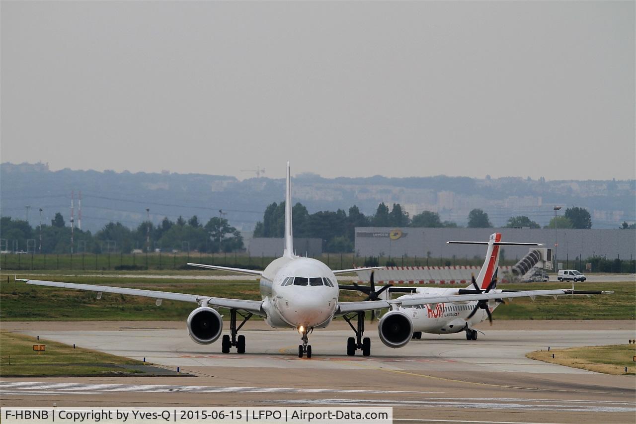 F-HBNB, 2010 Airbus A320-214 C/N 4402, Airbus A320-214, Holding point rwy 08, Paris-Orly airport (LFPO-ORY)