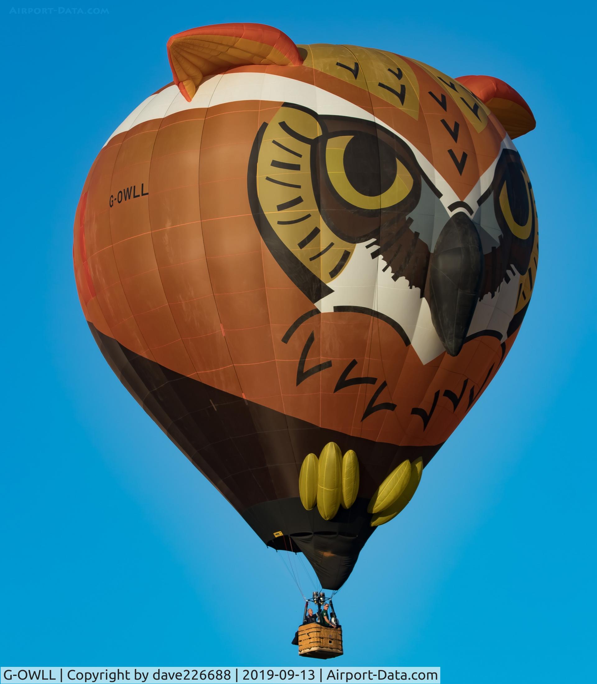 G-OWLL, 2016 UltraMagic M-105 C/N 105/214, G OWLL at the 2019 Longleat Skysafari