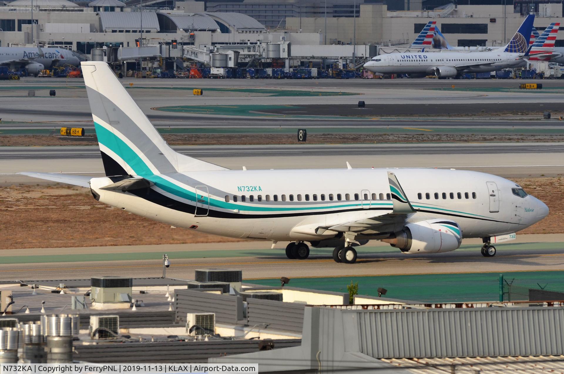 N732KA, 1991 Boeing 737-59D C/N 25065, Kaiser Air B735 taxying to the FBO