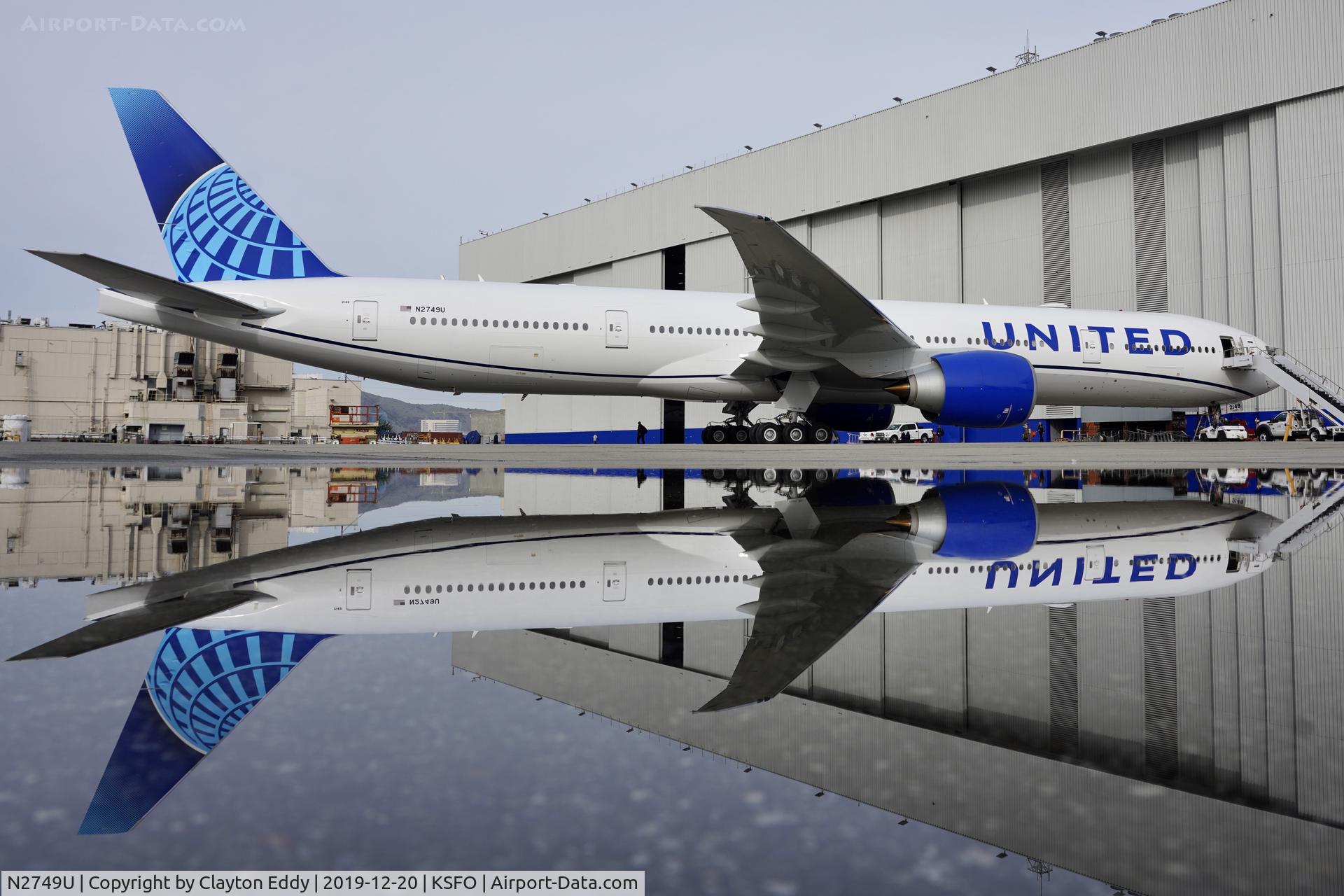 N2749U, 2019 Boeing 777-300/ER C/N 66589, SFO 2019.