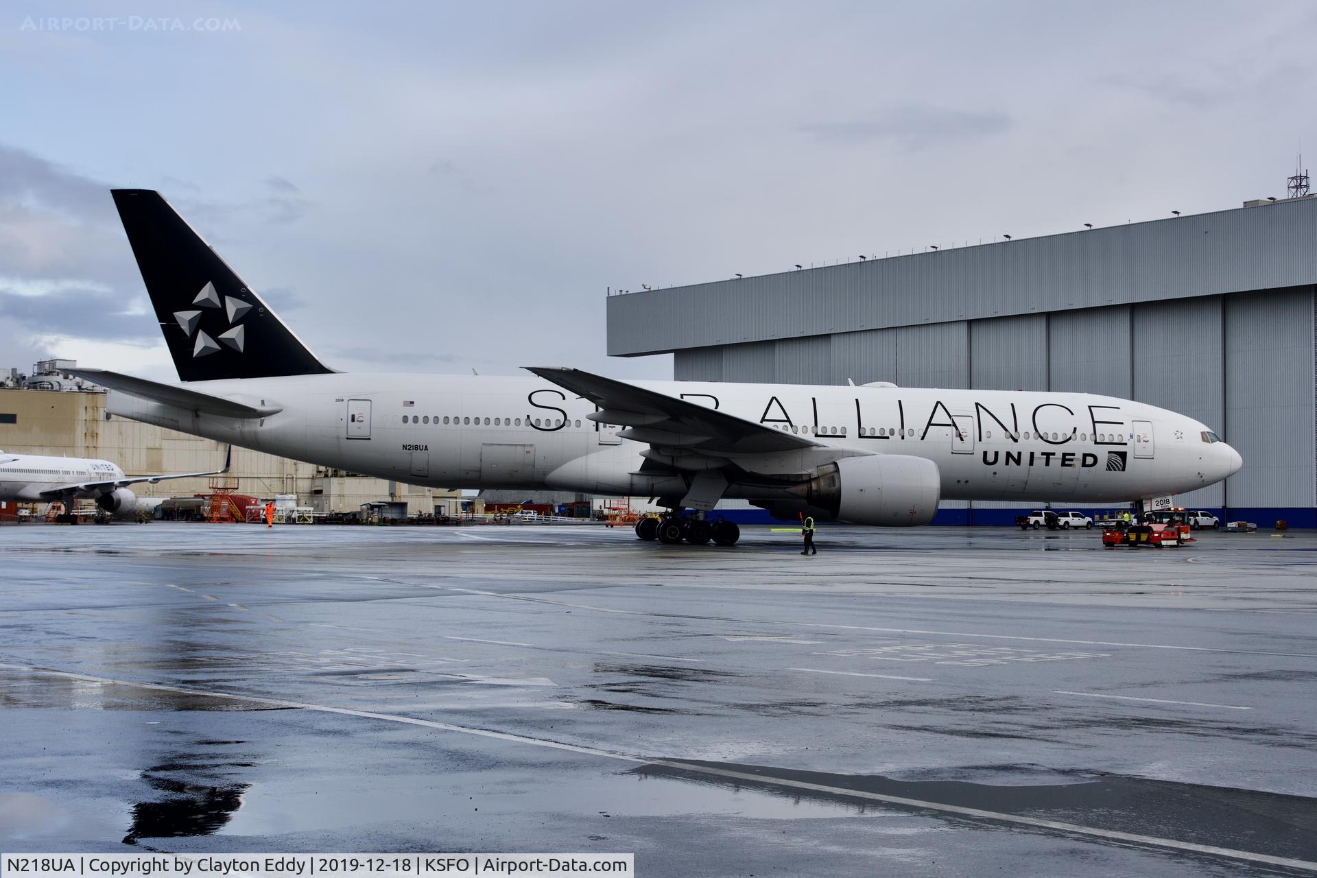 N218UA, 2001 Boeing 777-222 C/N 30222, SFO 2019.