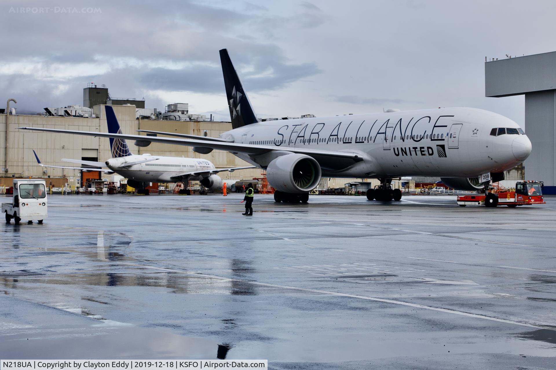N218UA, 2001 Boeing 777-222 C/N 30222, SFO 2019.