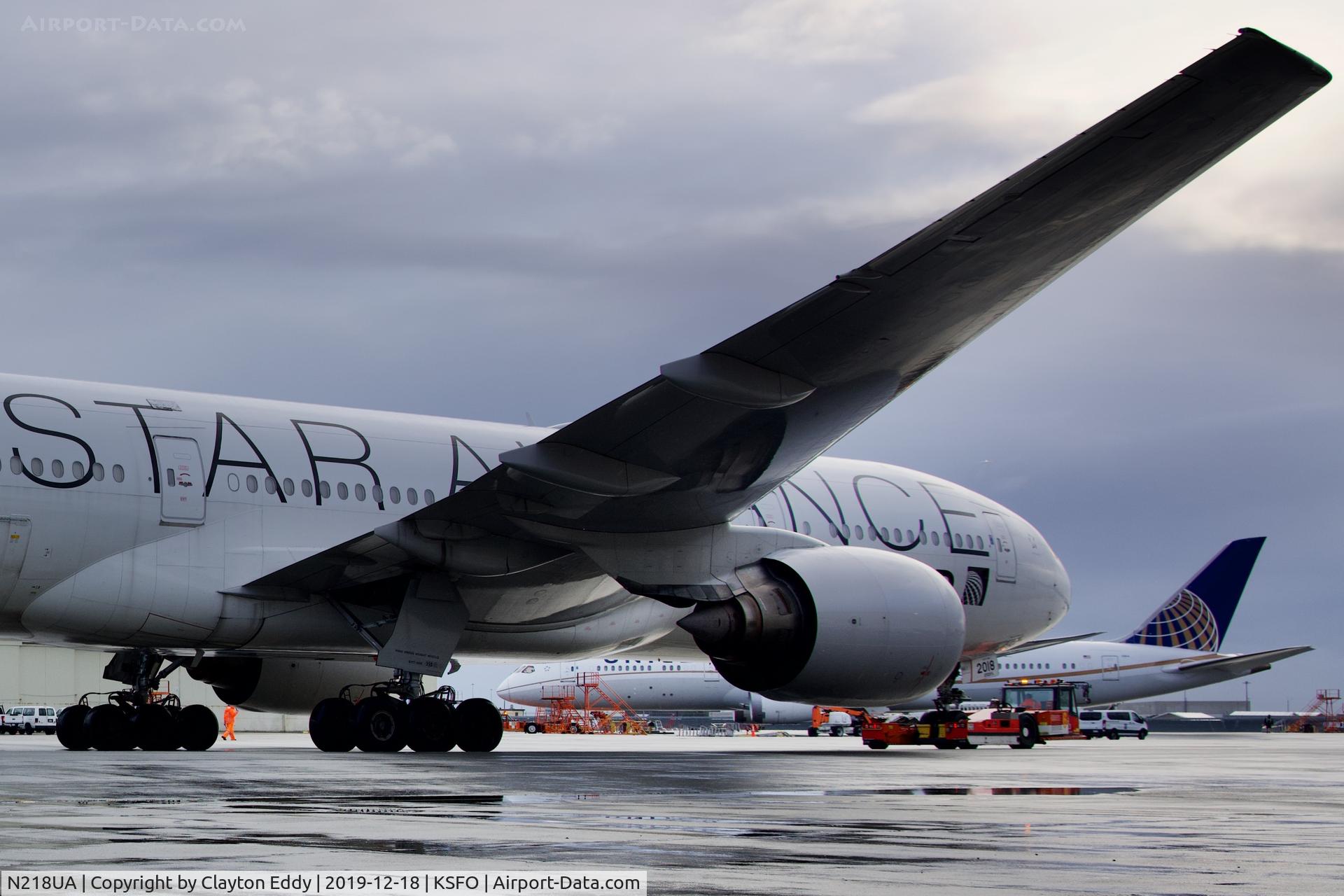 N218UA, 2001 Boeing 777-222 C/N 30222, SFO 2019.