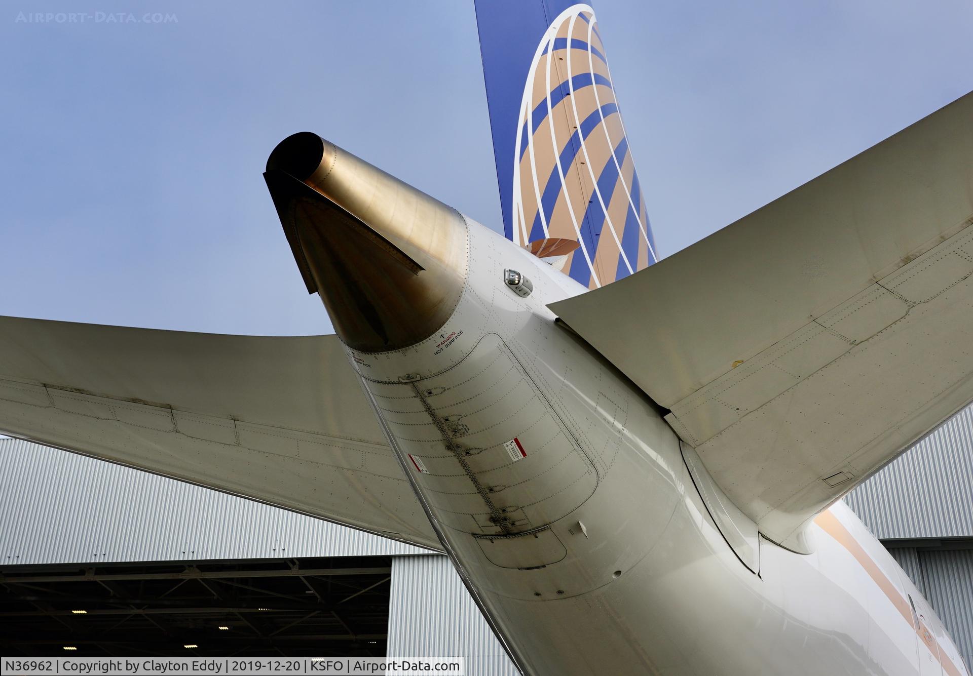 N36962, 2015 Boeing 787-9 Dreamliner C/N 35880, APU running SFO 2019.