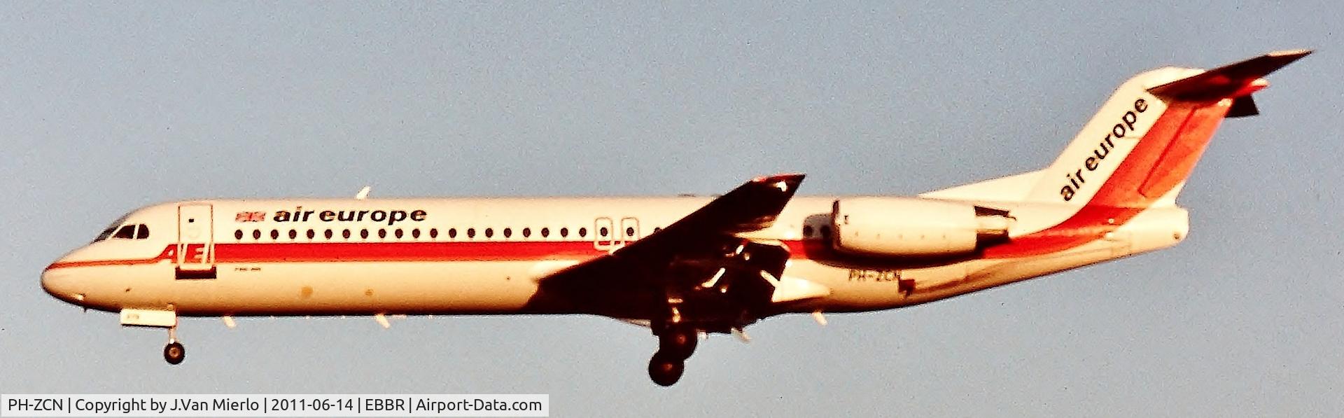 PH-ZCN, 1989 Fokker 100 (F-28-0100) C/N 11279, Approaching BRU 25L scan/slide