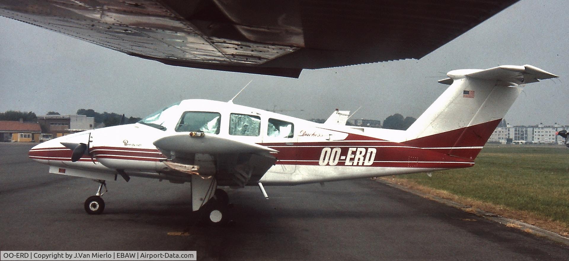 OO-ERD, Beech 76 Duchess C/N ME-374, Scan/slide
