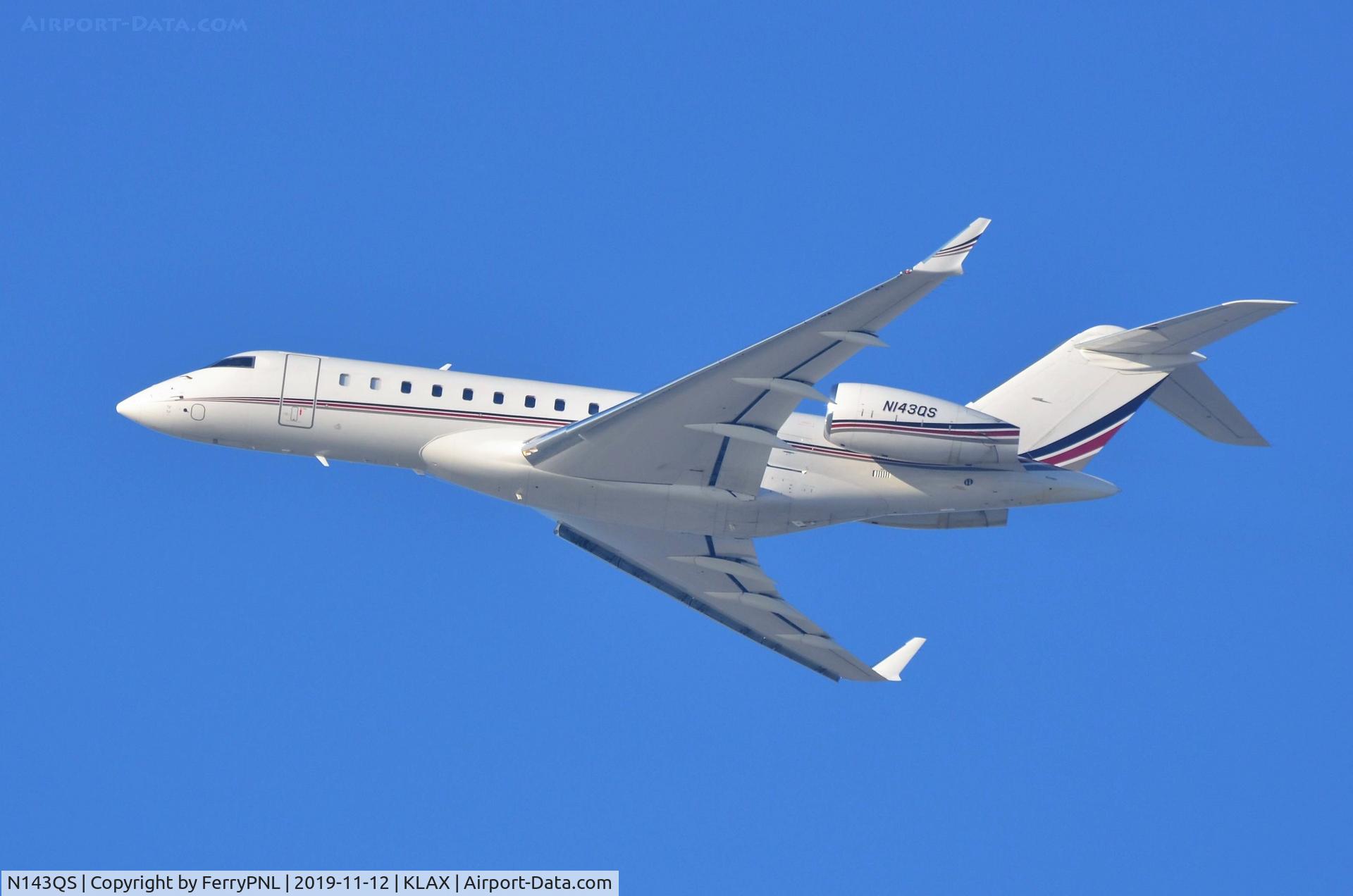 N143QS, 2012 Bombardier BD-700-1A10 Global 6000 C/N 9499, Netjets BD700 departing