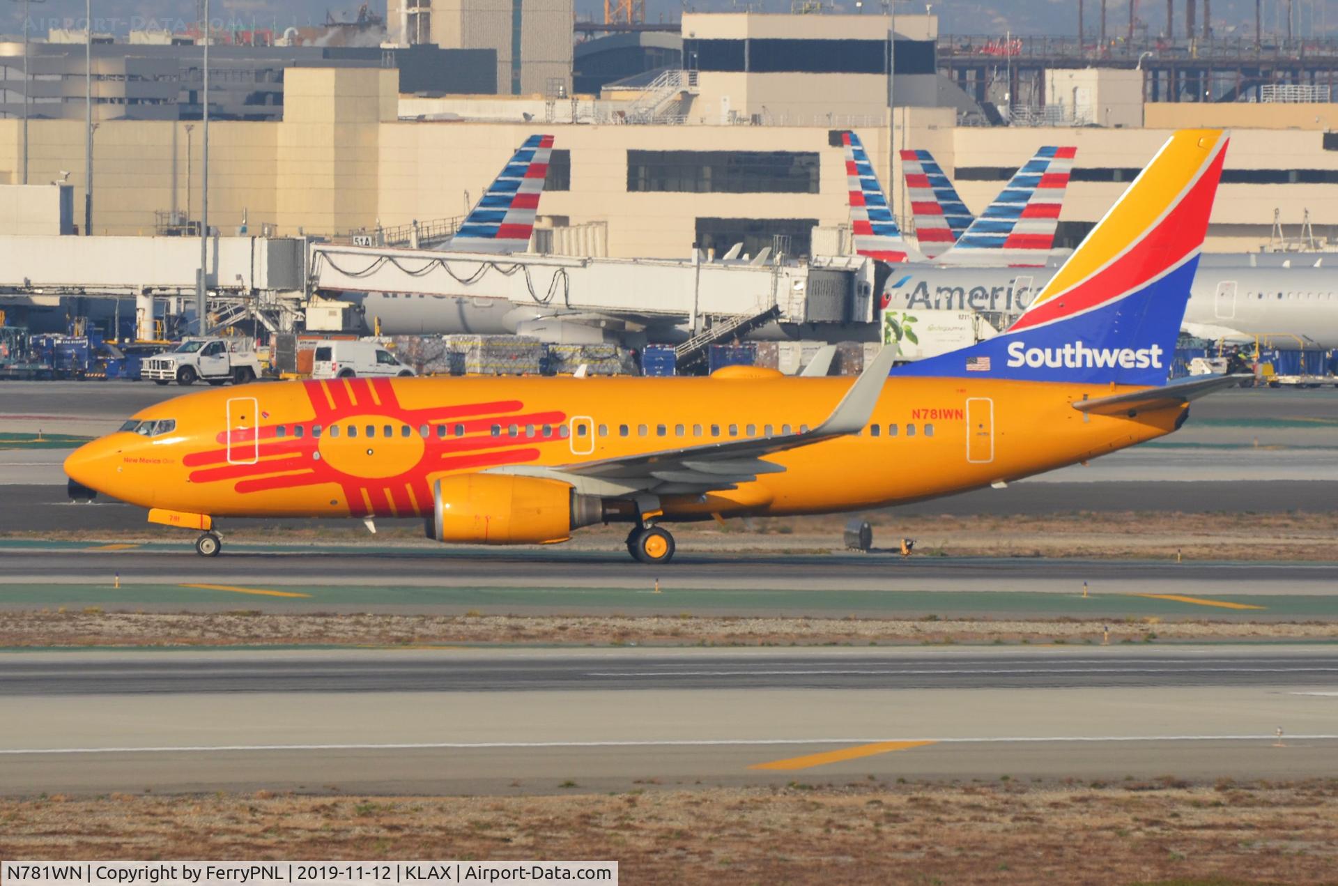 N781WN, 2000 Boeing 737-7H4 C/N 30601, B737 New Mexico One vacating the runway
