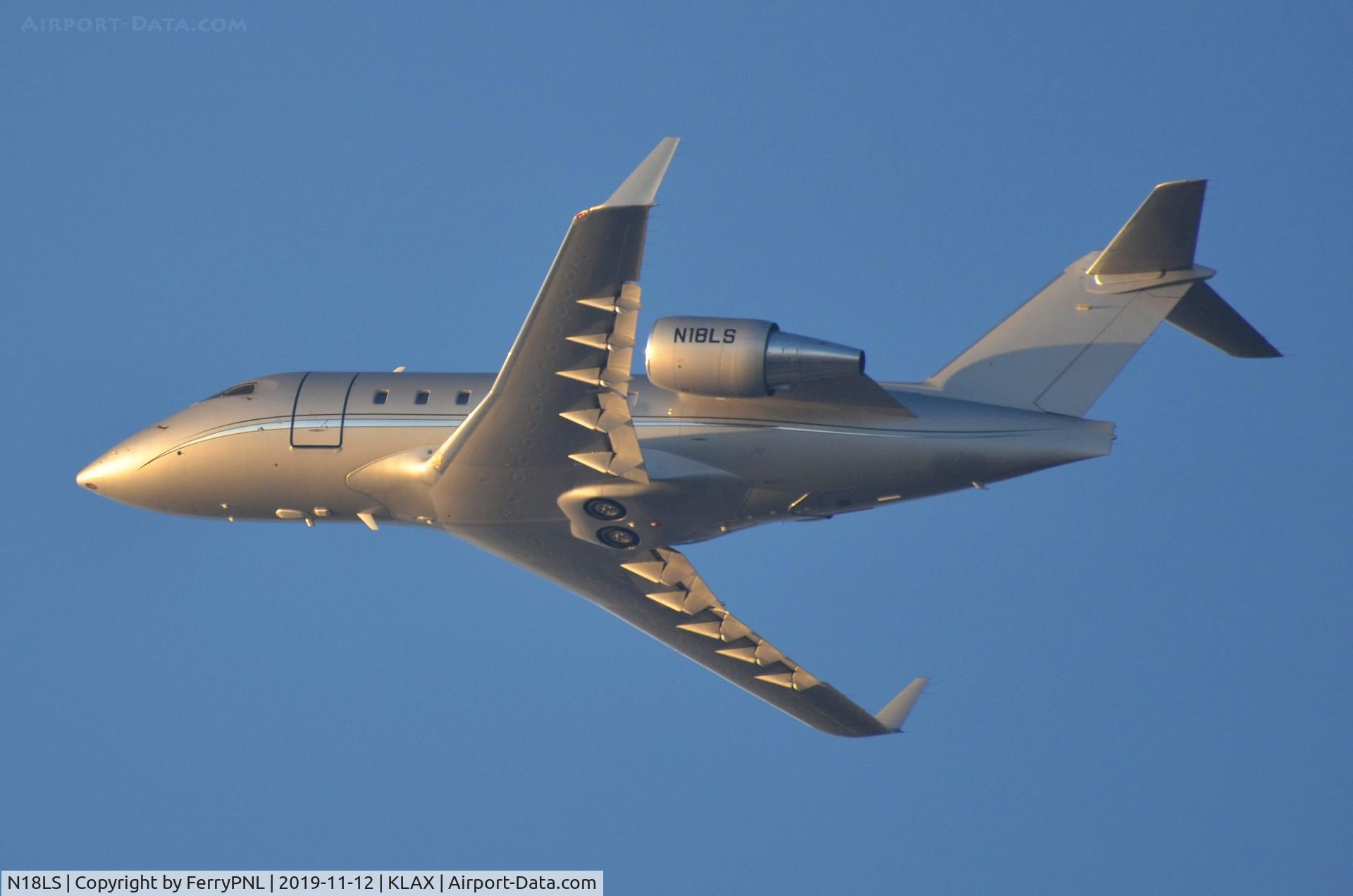 N18LS, 2006 Bombardier Challenger 604 (CL-600-2B16) C/N 5658, CL604 taking-off