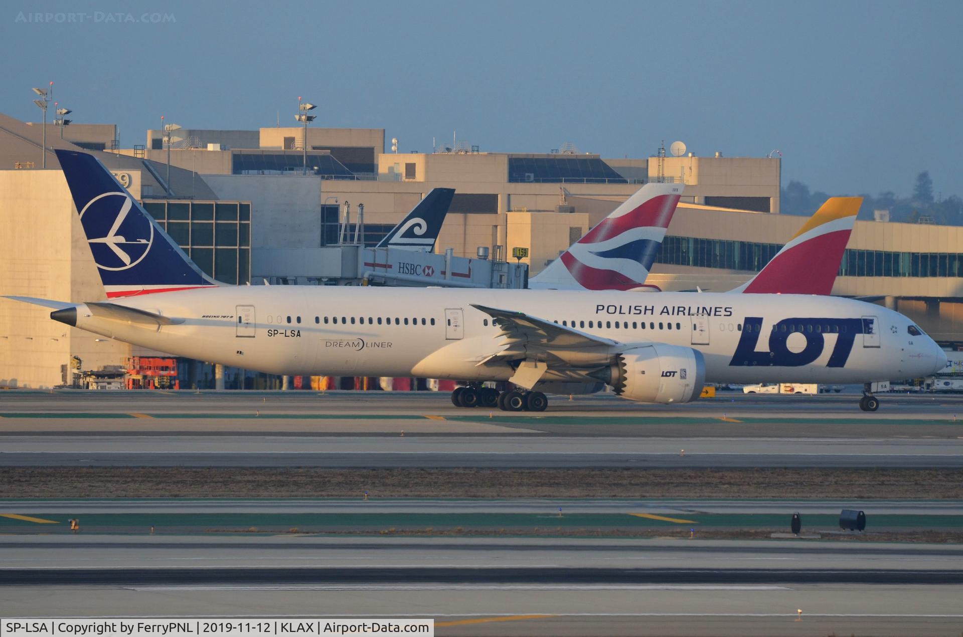 SP-LSA, 2018 Boeing 787-9 Dreamliner C/N 38083, LOT B789  taxying for take-off.