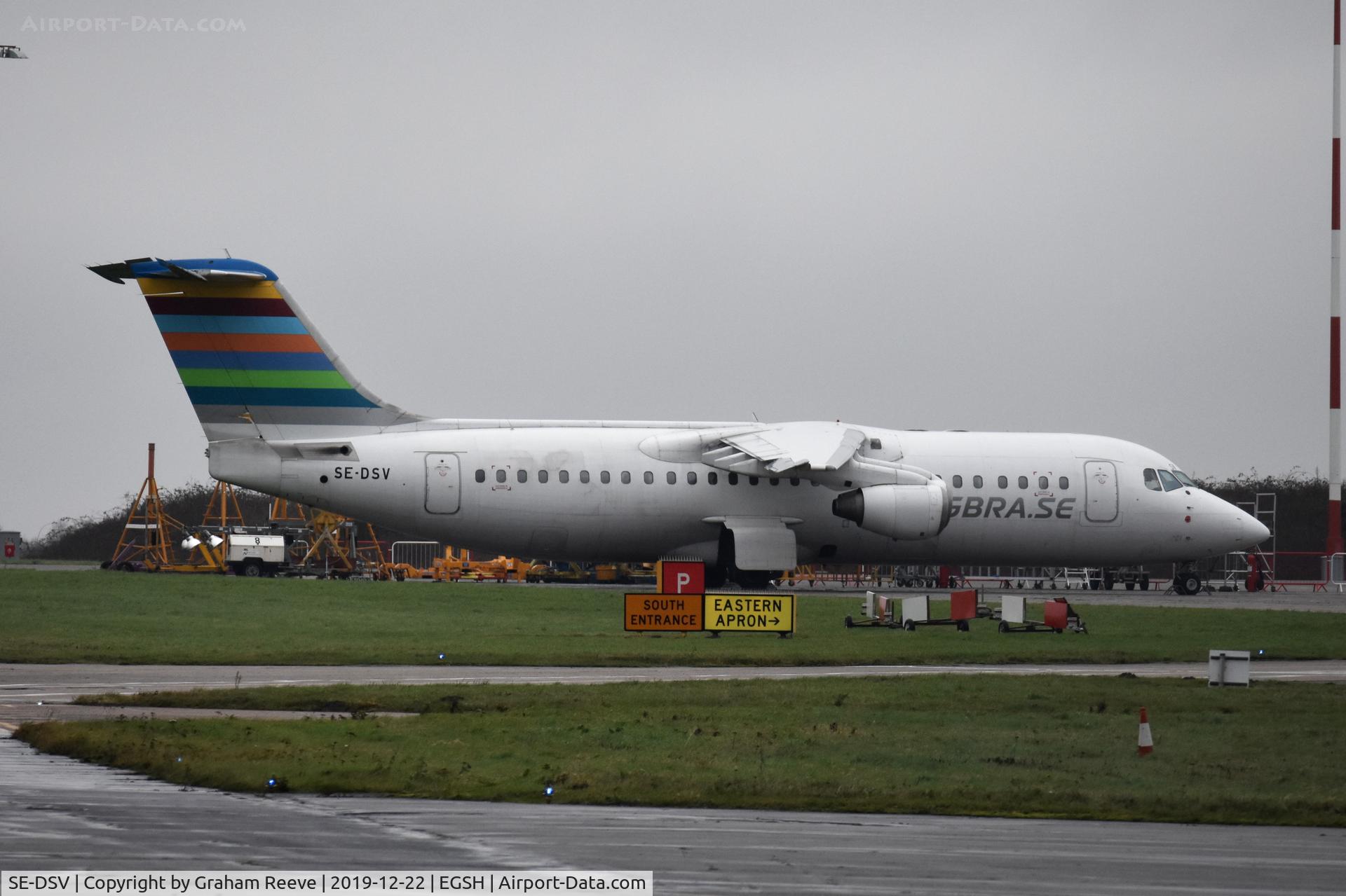 SE-DSV, 1994 British Aerospace Avro 146-RJ100A C/N E3250, Departing from Norwich.
