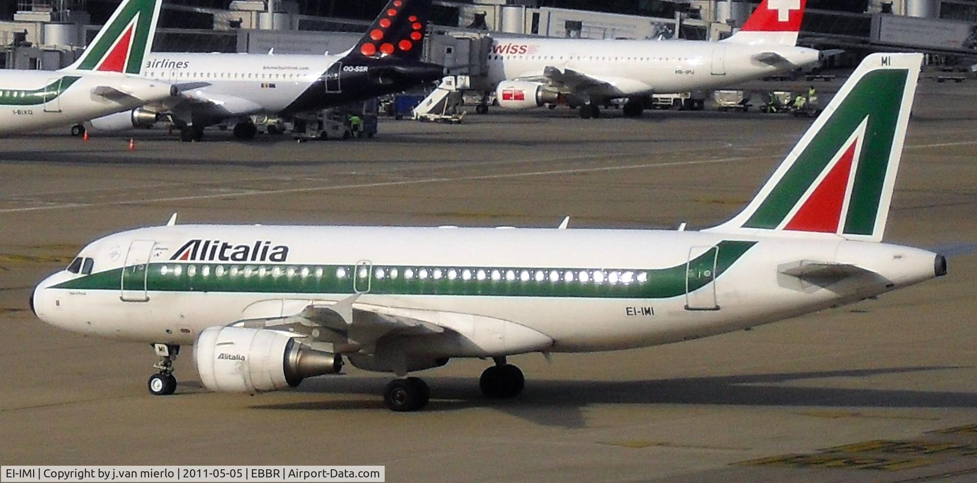 EI-IMI, 2002 Airbus A319-112 C/N 1745, taxiing at BRU 2011