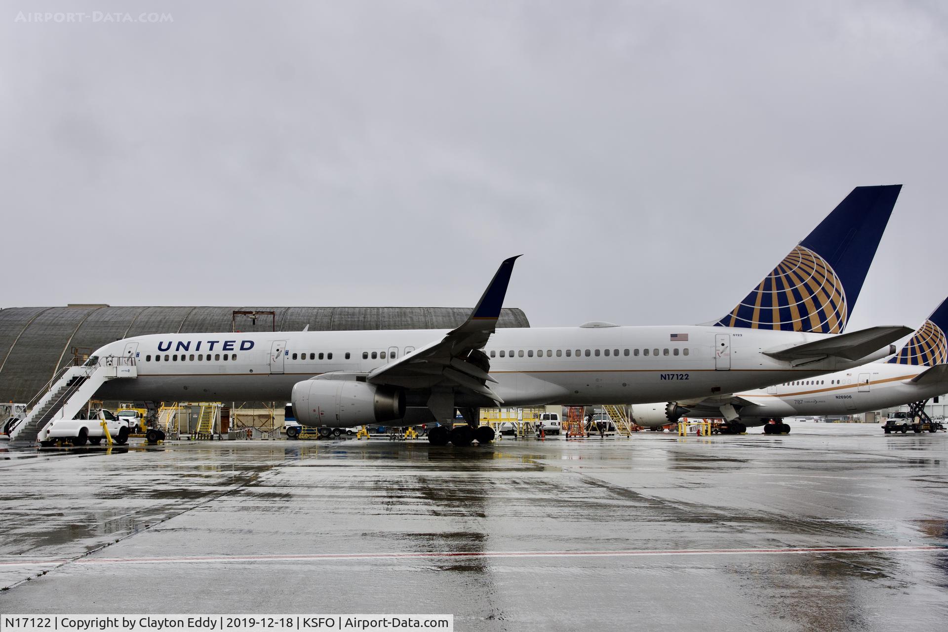 N17122, 1997 Boeing 757-224 C/N 27564, SFO 2019.