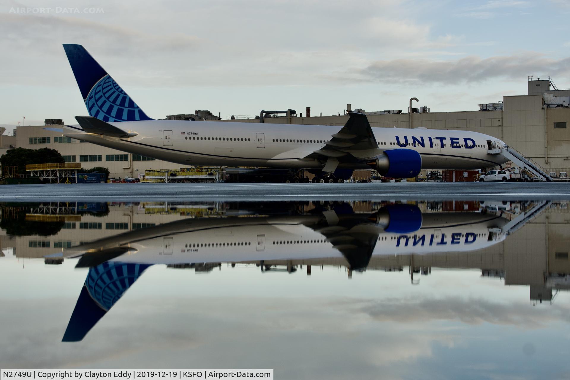 N2749U, 2019 Boeing 777-300/ER C/N 66589, SFO 2019.